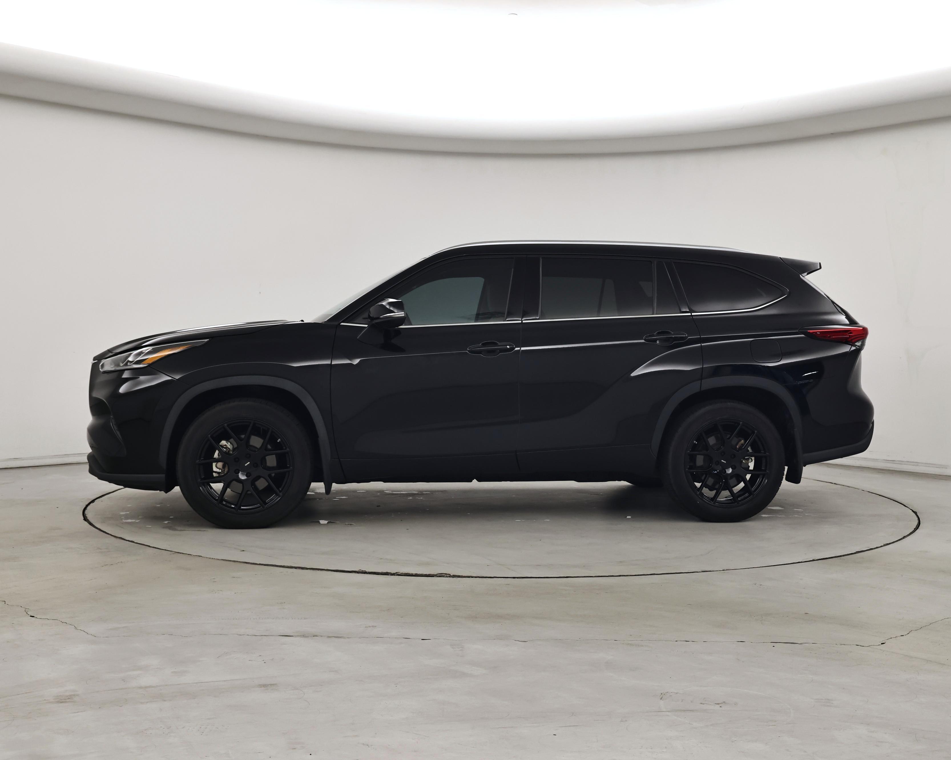 Thumbnail: 2021 Toyota Highlander - 3