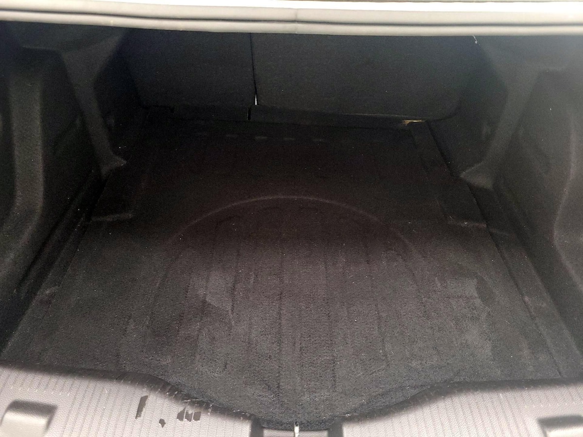 Trunk/Cargo (Seats Up)