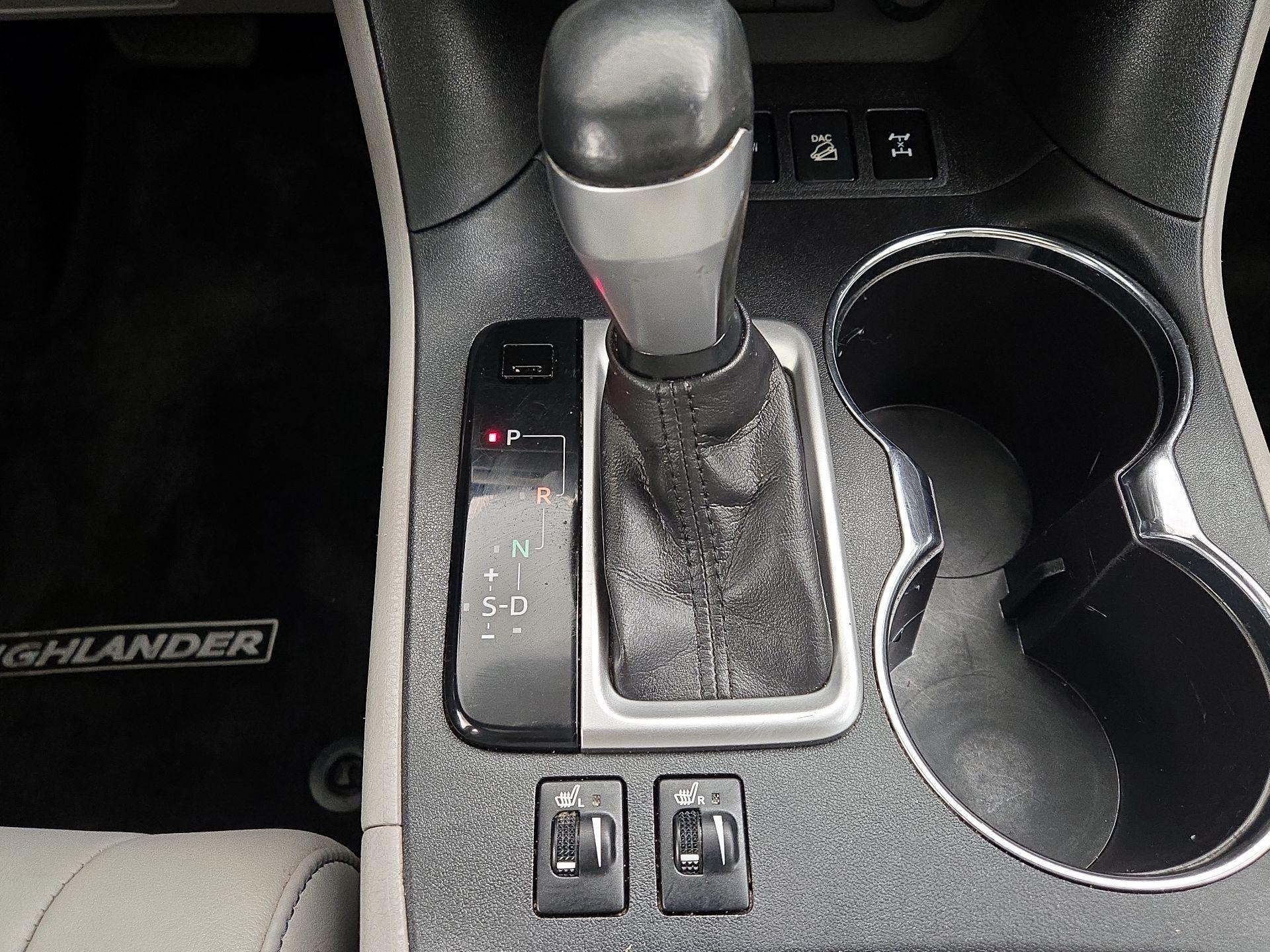Thumbnail: 2017 Toyota Highlander - 18