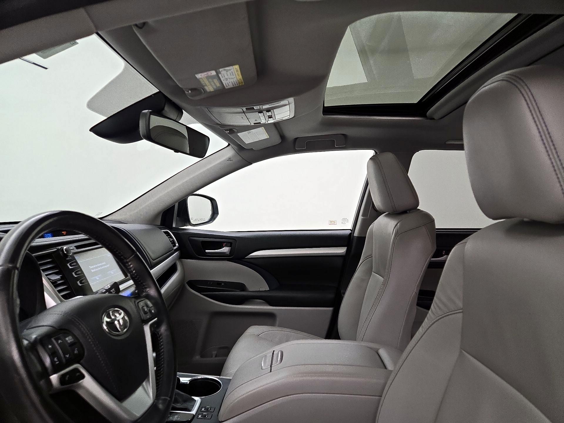 Thumbnail: 2017 Toyota Highlander - 20