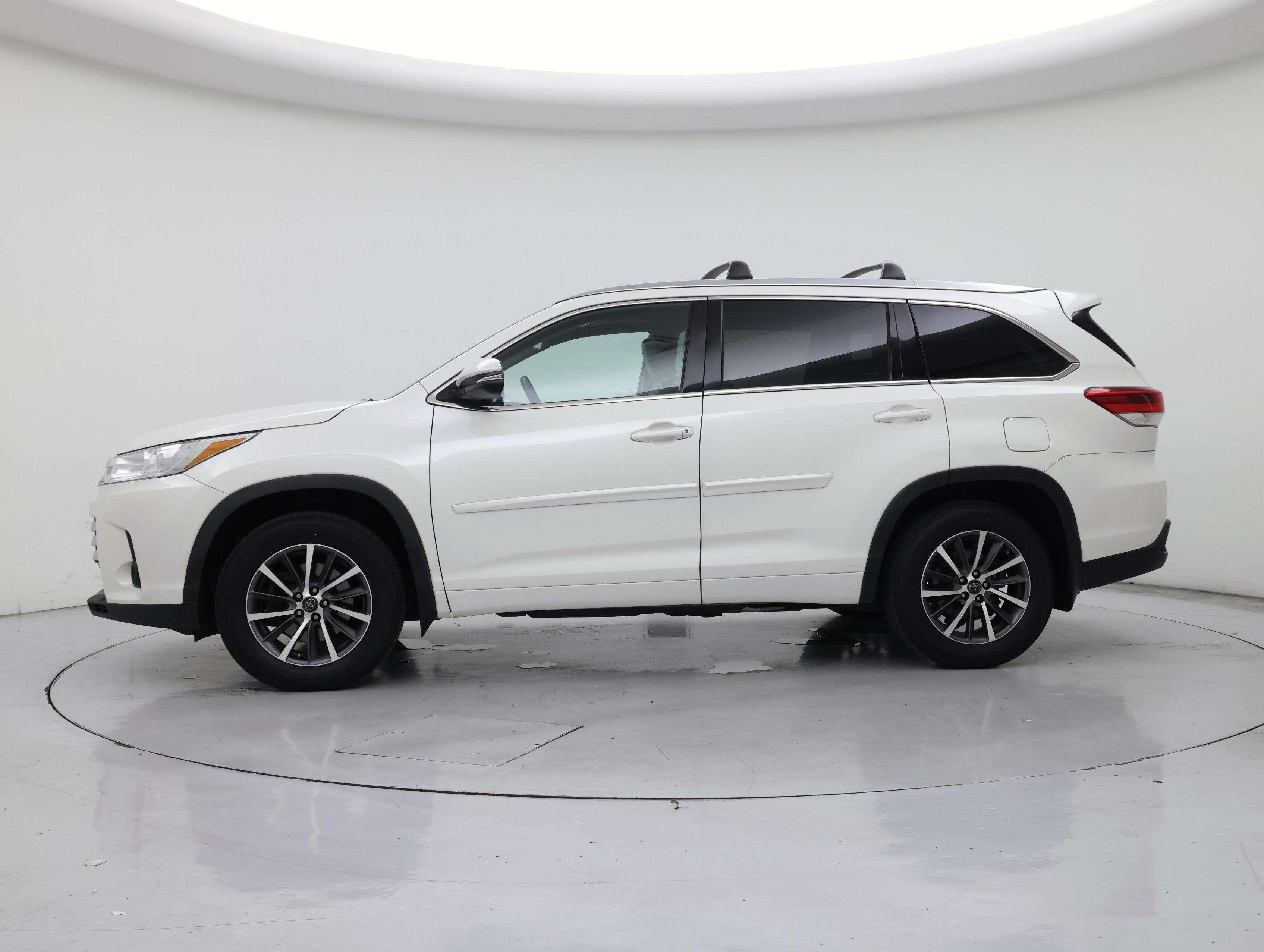 Thumbnail: 2017 Toyota Highlander - 3