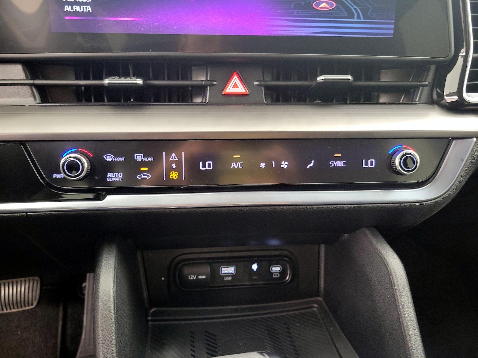 2023 Kia Sportage EX - Photo 18
