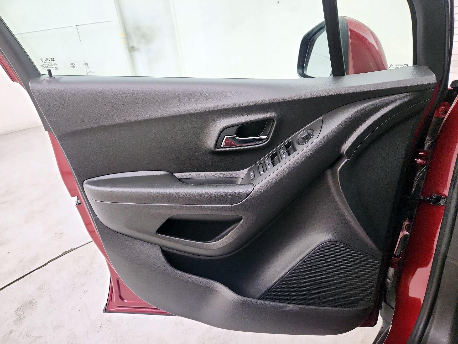 Thumbnail: 2021 Chevrolet Trax - 12