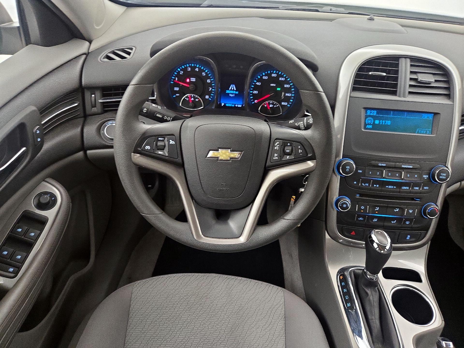 Thumbnail: 2015 Chevrolet Malibu - 10