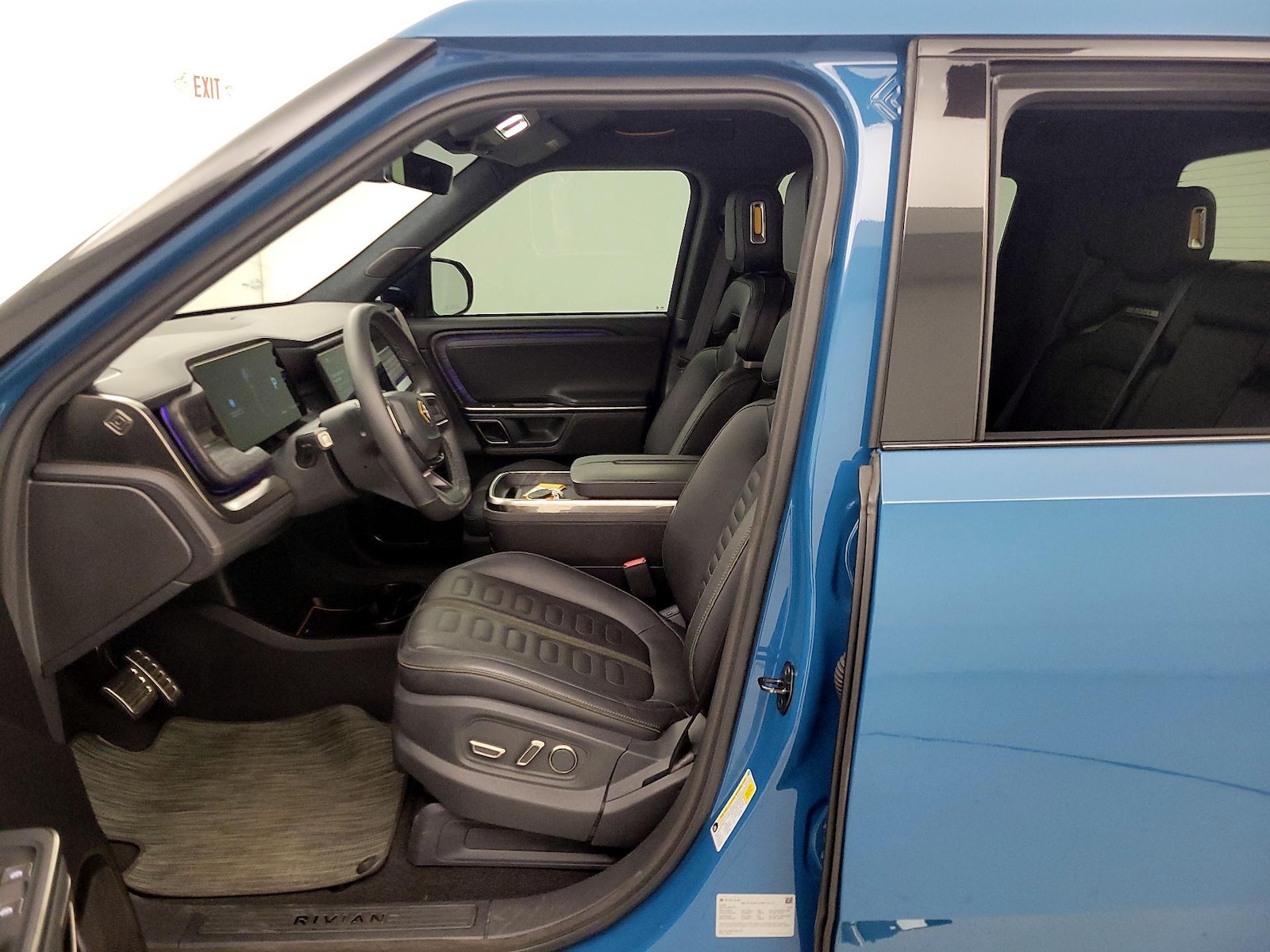 2023 Rivian R1T Adventure - Photo 13