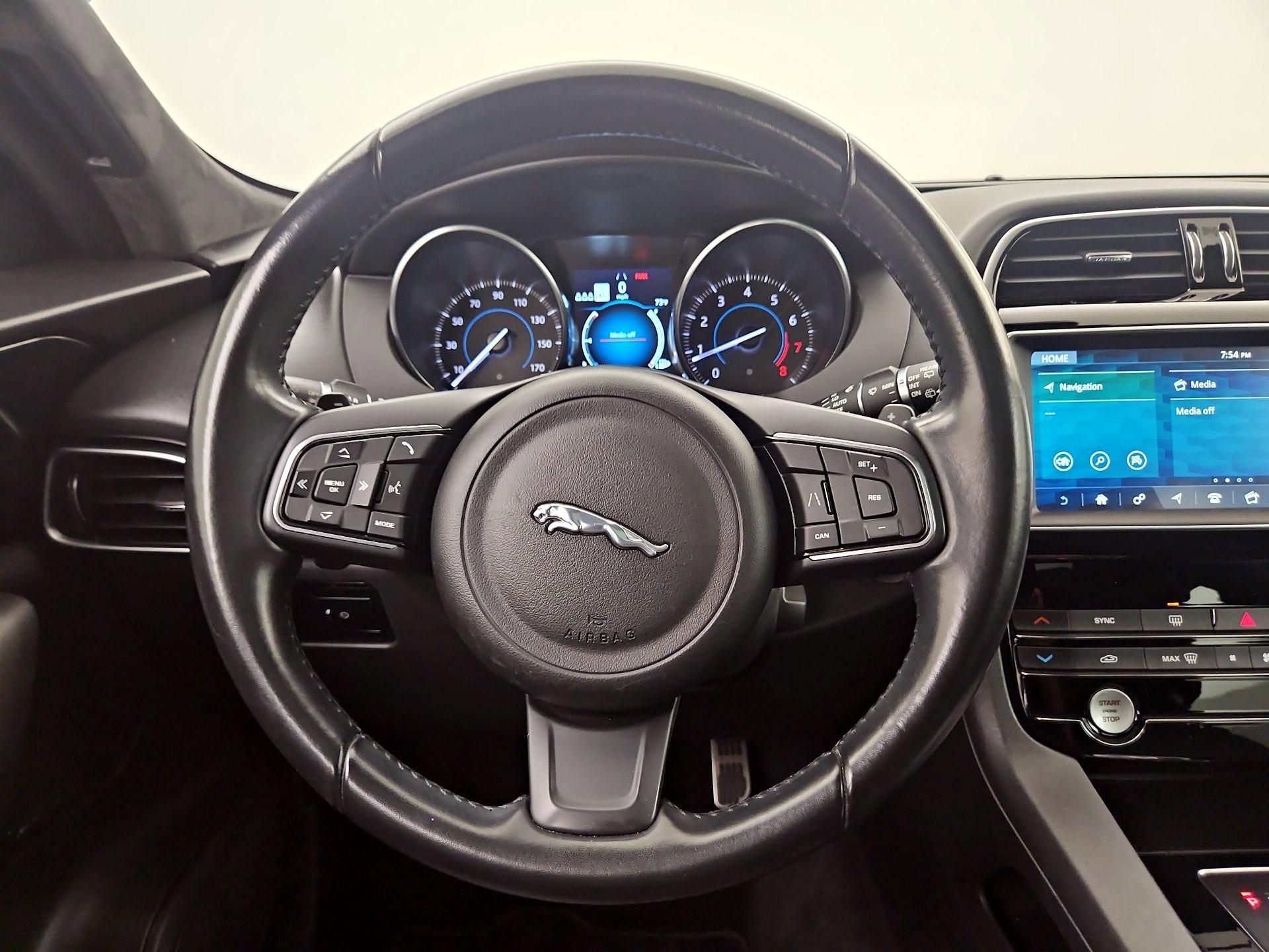 Thumbnail: 2019 Jaguar F-Pace - 10