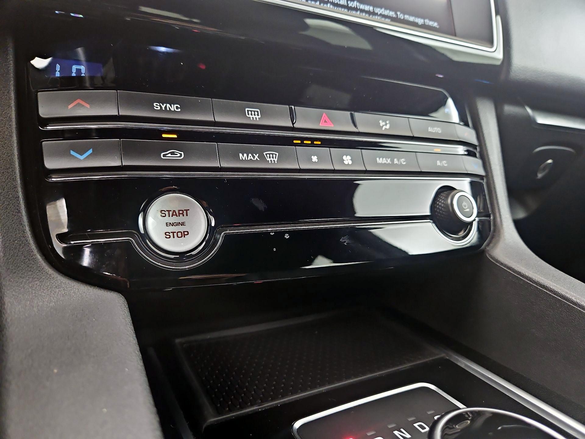 Thumbnail: 2019 Jaguar F-Pace - 17