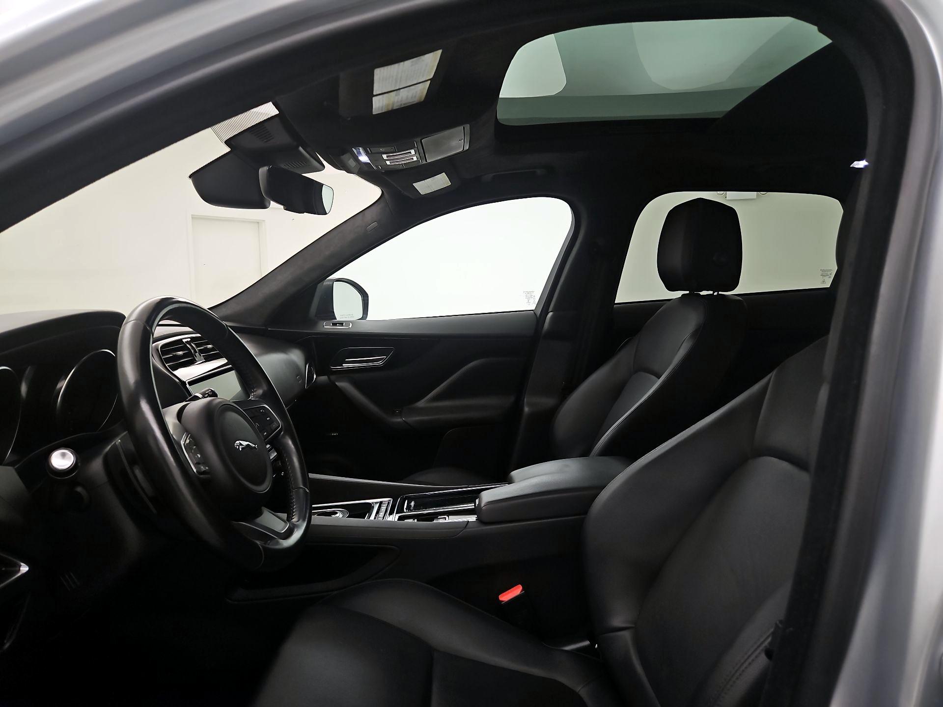 Thumbnail: 2019 Jaguar F-Pace - 20