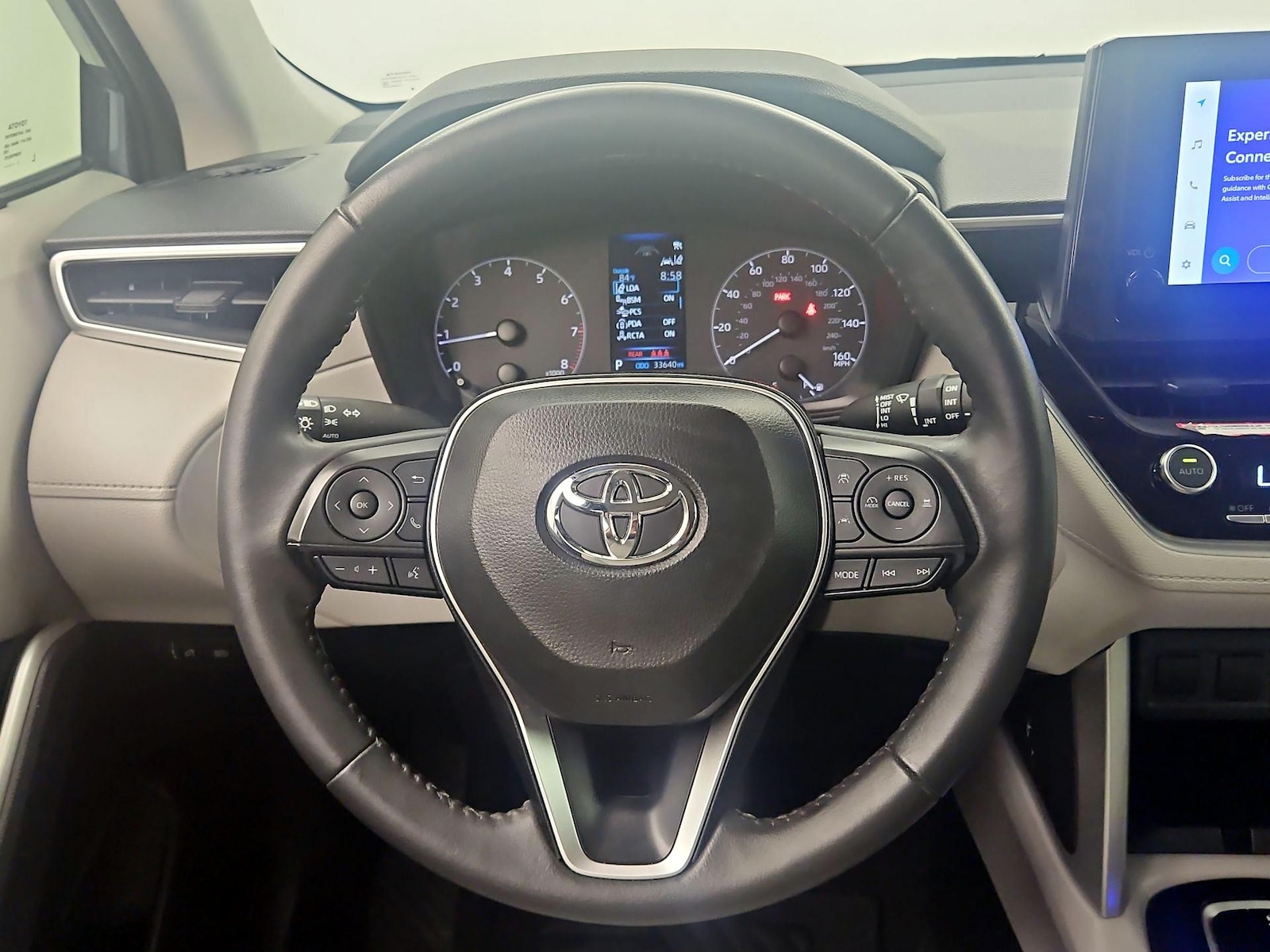 2024 Toyota Corolla Cross LE - Photo 11