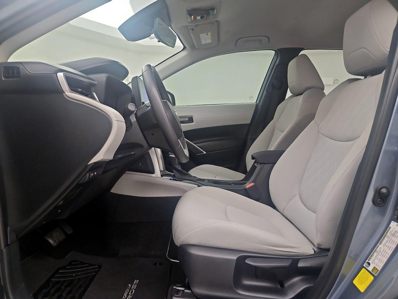 2024 Toyota Corolla Cross LE - Photo 12