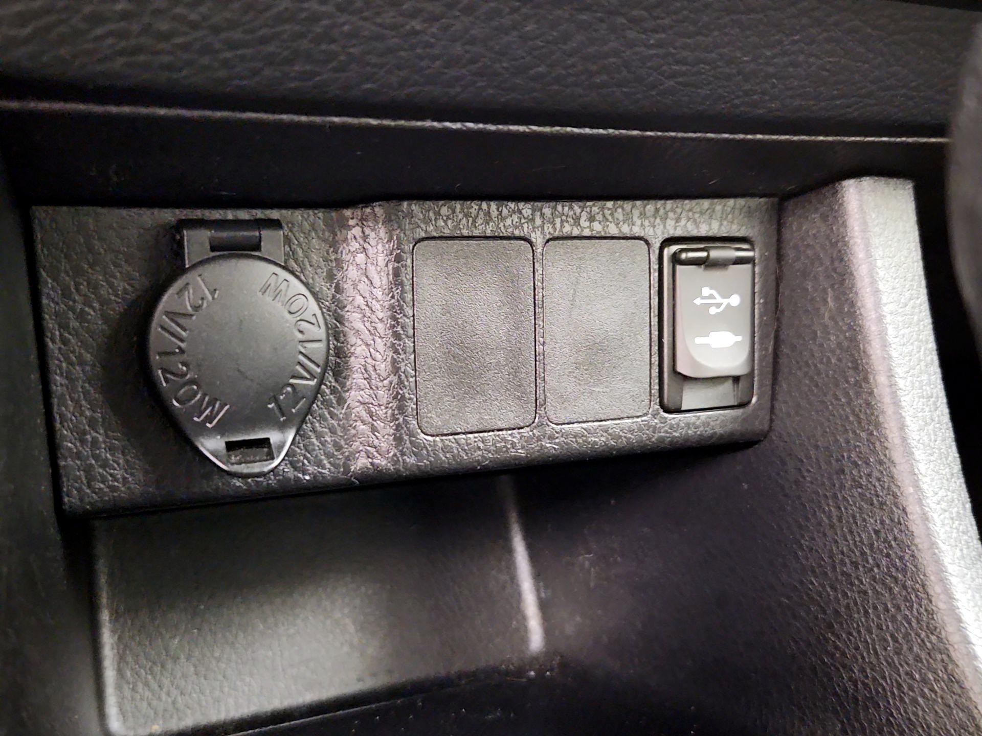 Thumbnail: 2015 Toyota Corolla - 18
