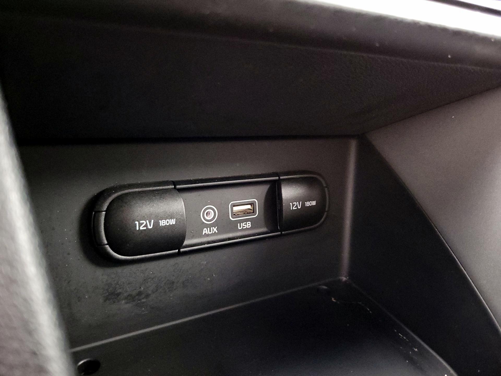 Thumbnail: 2019 Kia Niro - 18