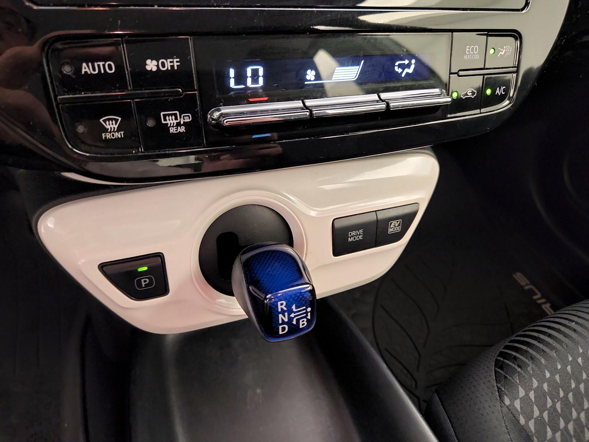 Thumbnail: 2018 Toyota Prius - 16