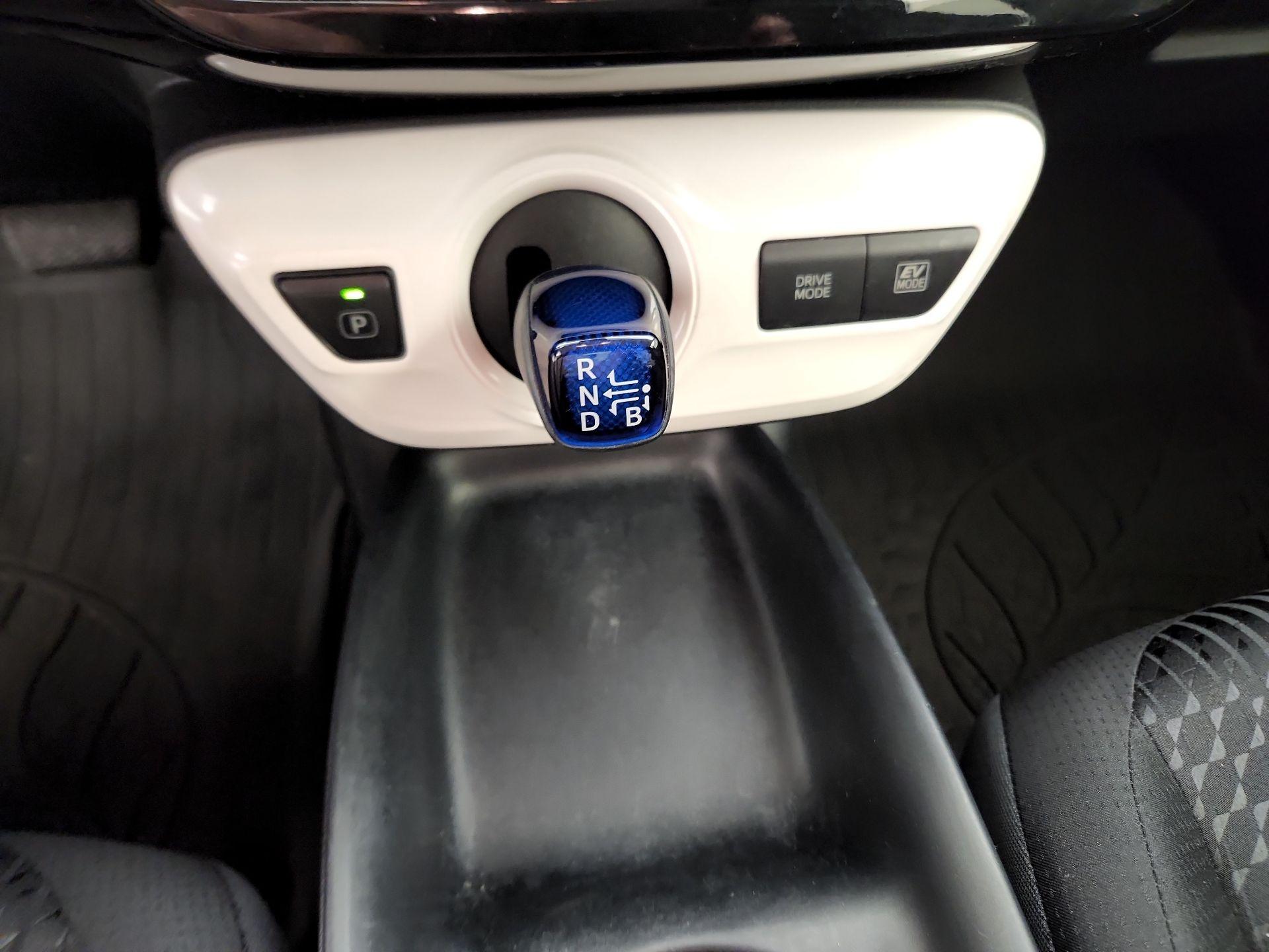 Thumbnail: 2018 Toyota Prius - 18