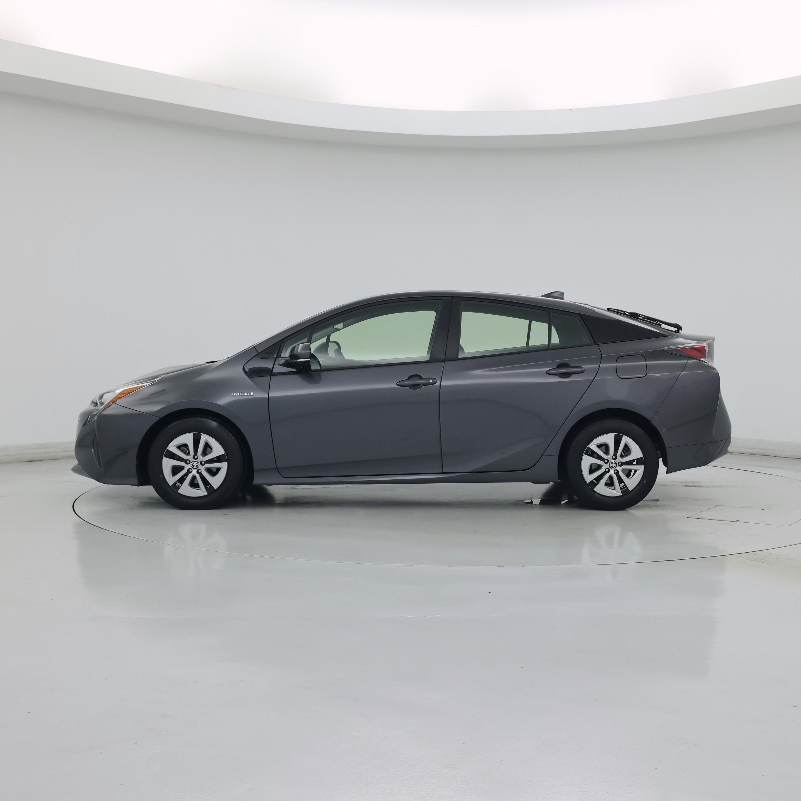 Thumbnail: 2018 Toyota Prius - 3