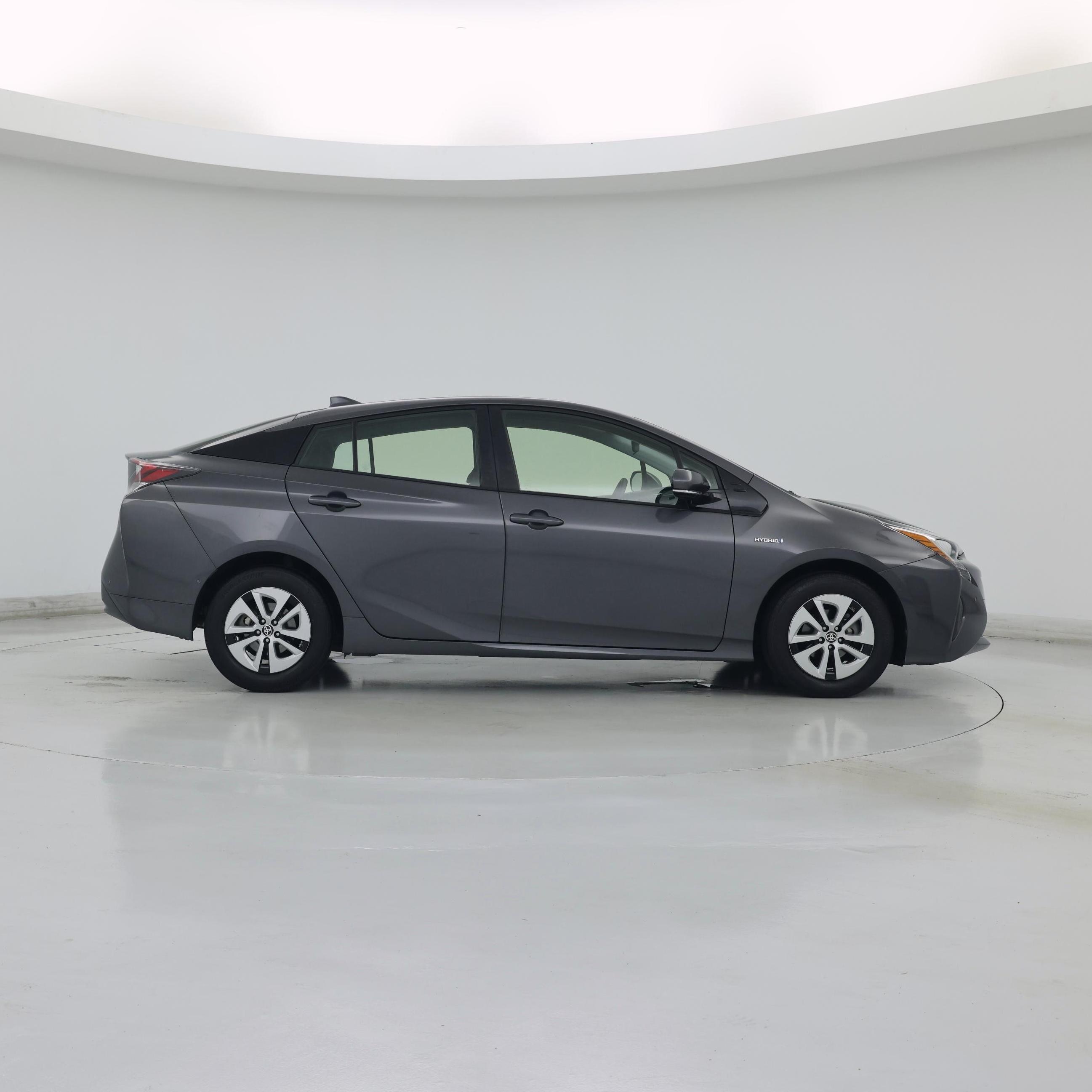 Thumbnail: 2018 Toyota Prius - 7