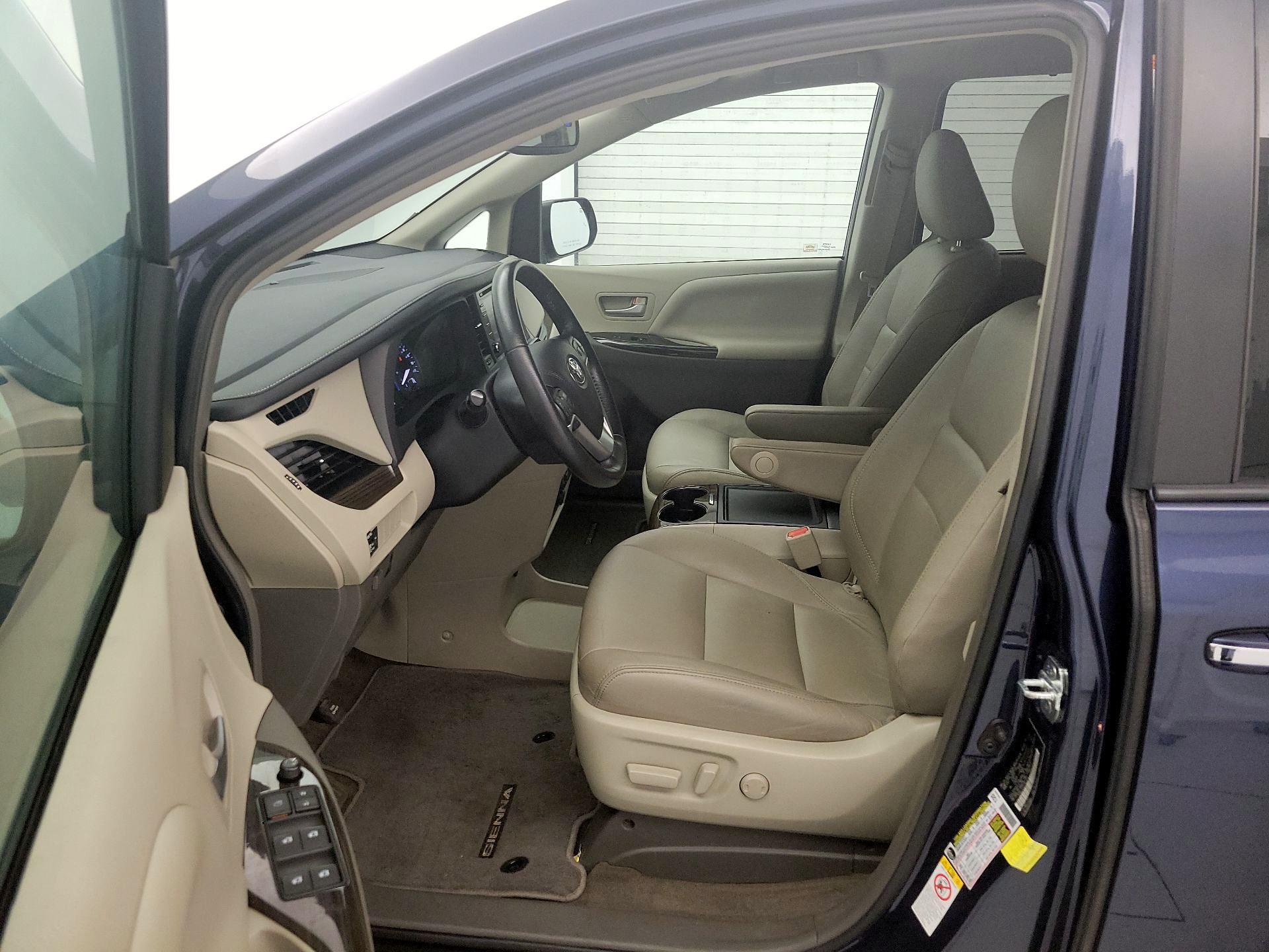 Thumbnail: 2018 Toyota Sienna - 11
