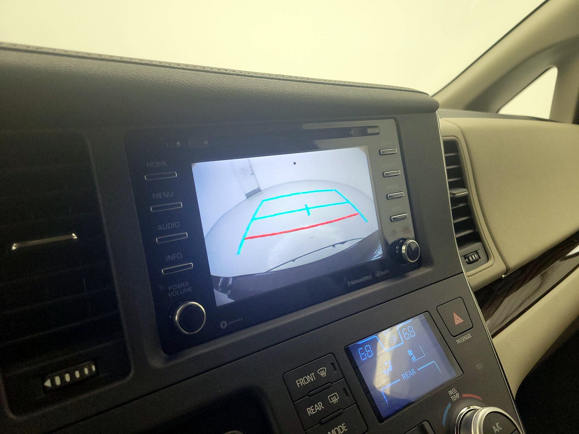 Thumbnail: 2018 Toyota Sienna - 14