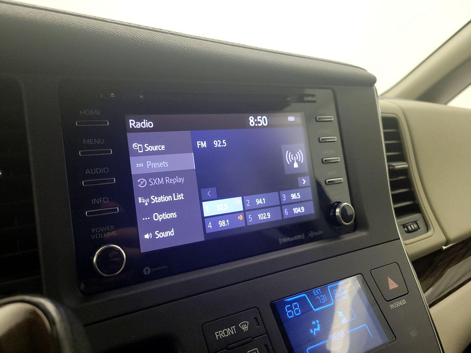 Thumbnail: 2018 Toyota Sienna - 15
