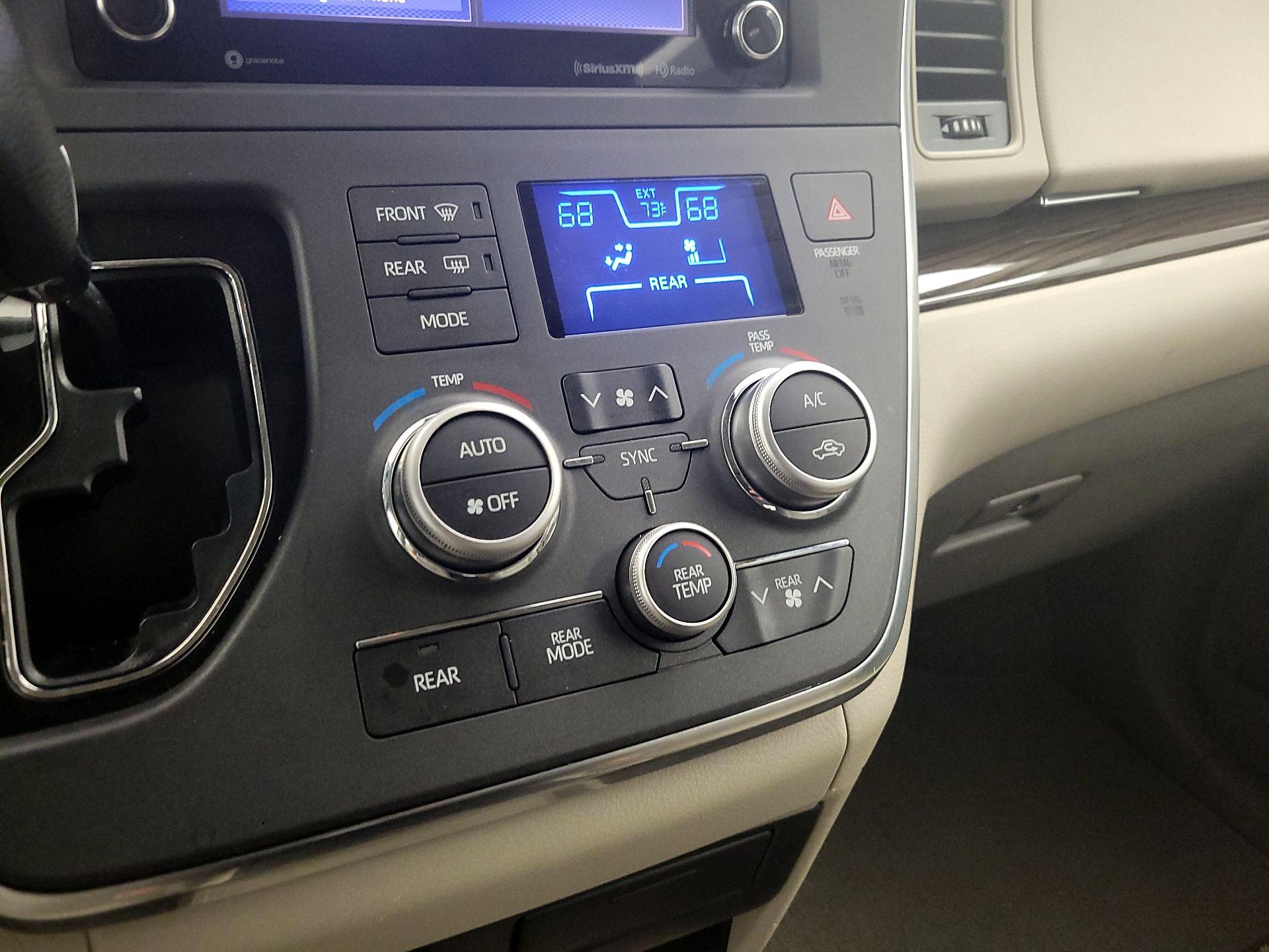Thumbnail: 2018 Toyota Sienna - 16