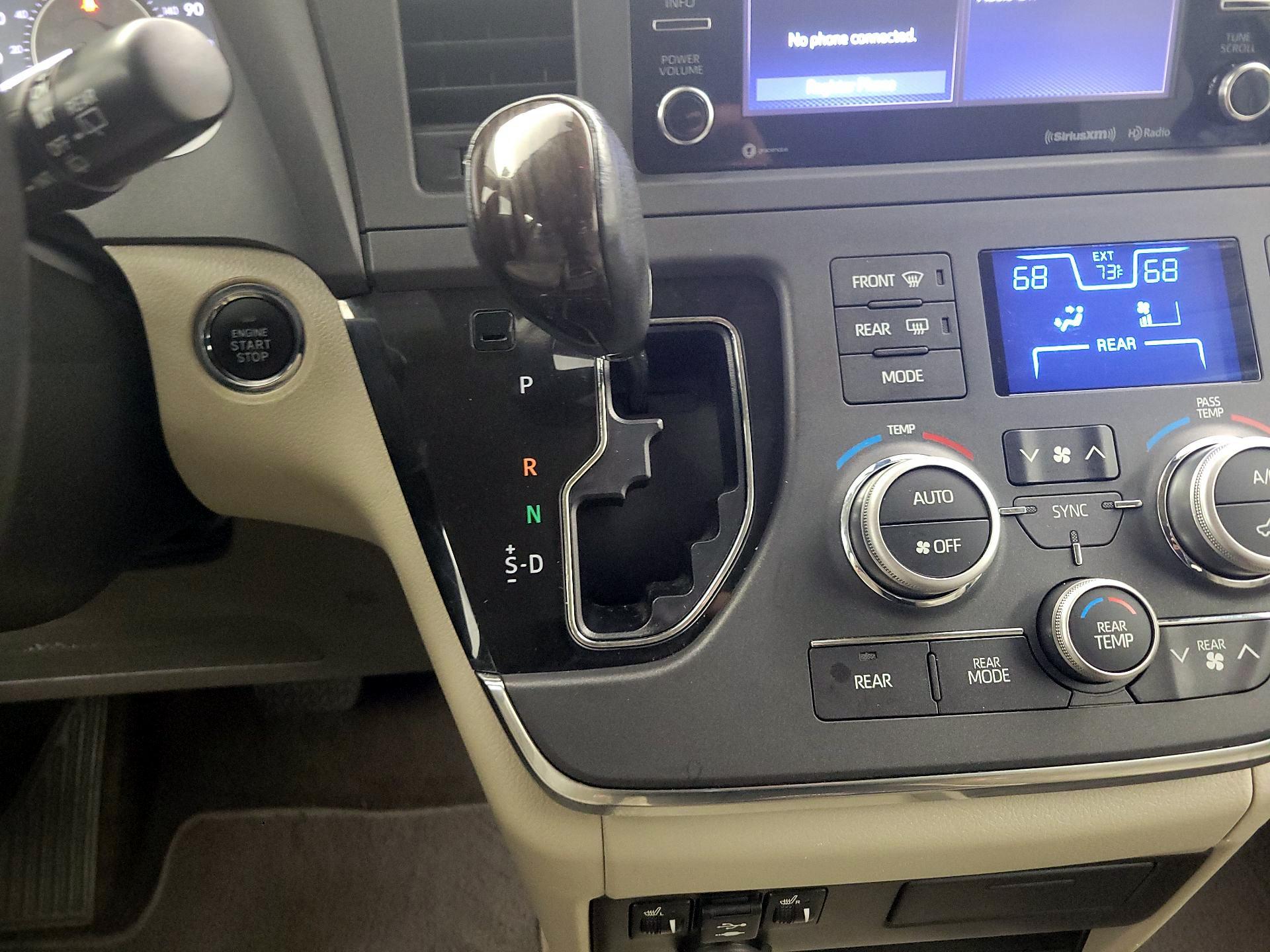 Thumbnail: 2018 Toyota Sienna - 17