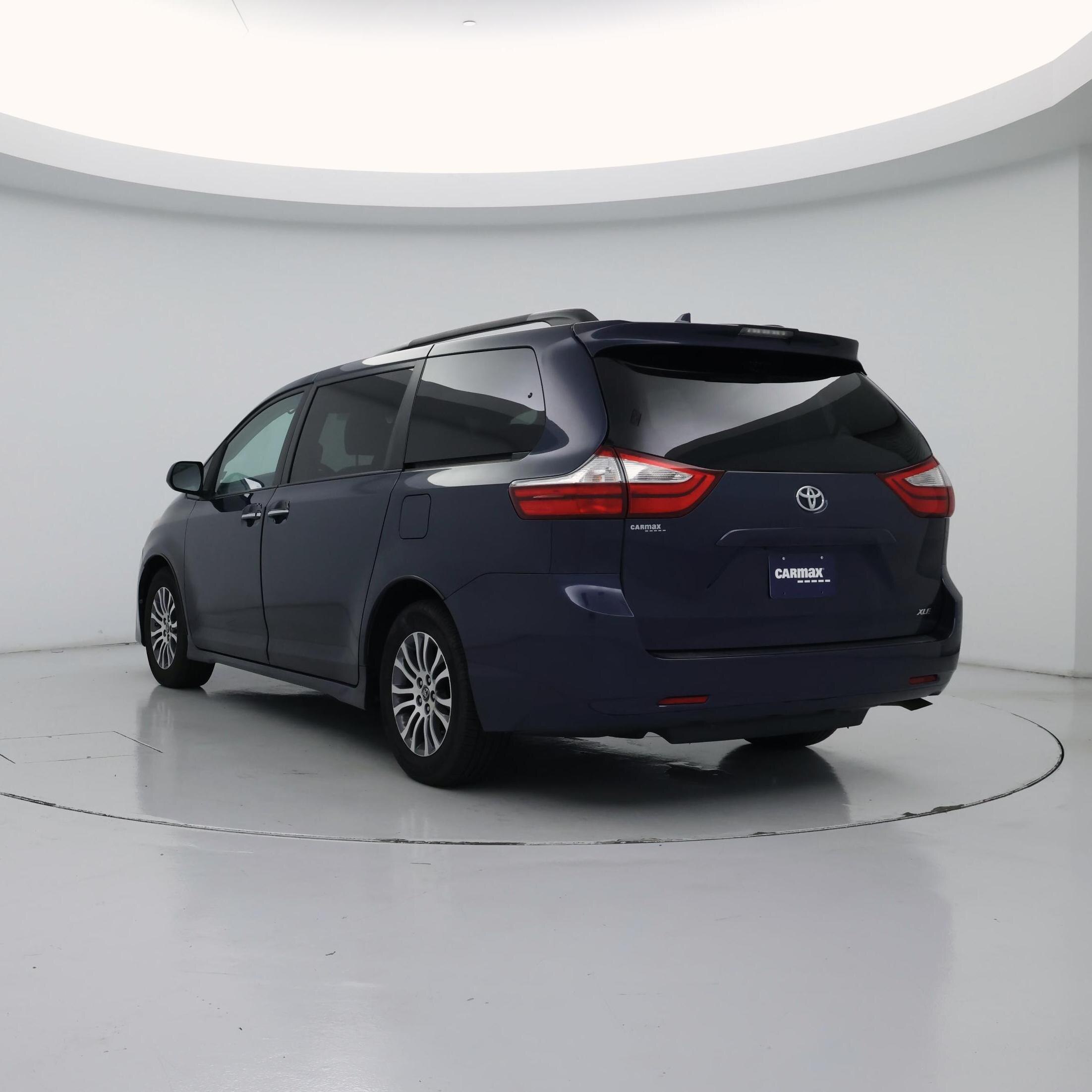 Thumbnail: 2018 Toyota Sienna - 2