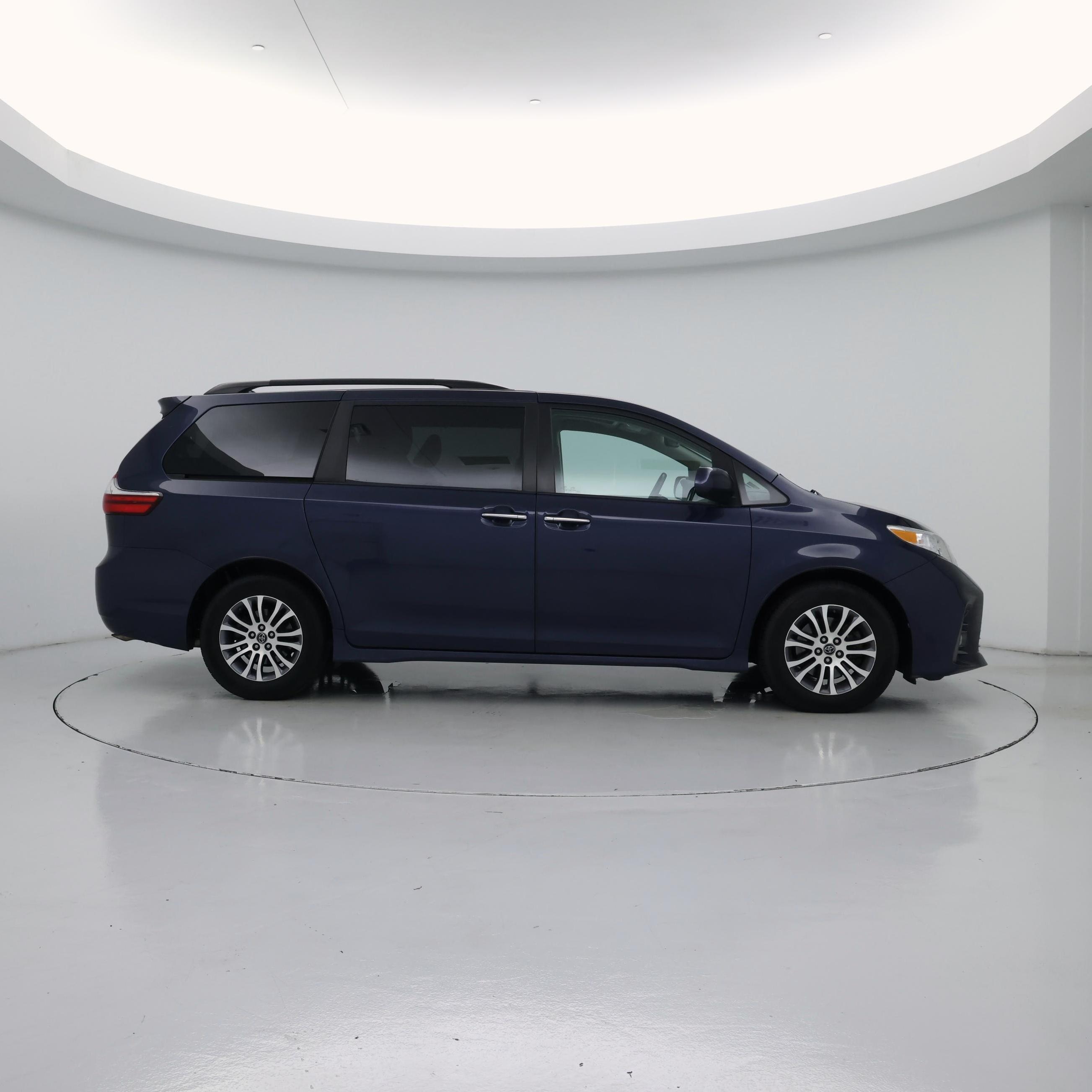 Thumbnail: 2018 Toyota Sienna - 7