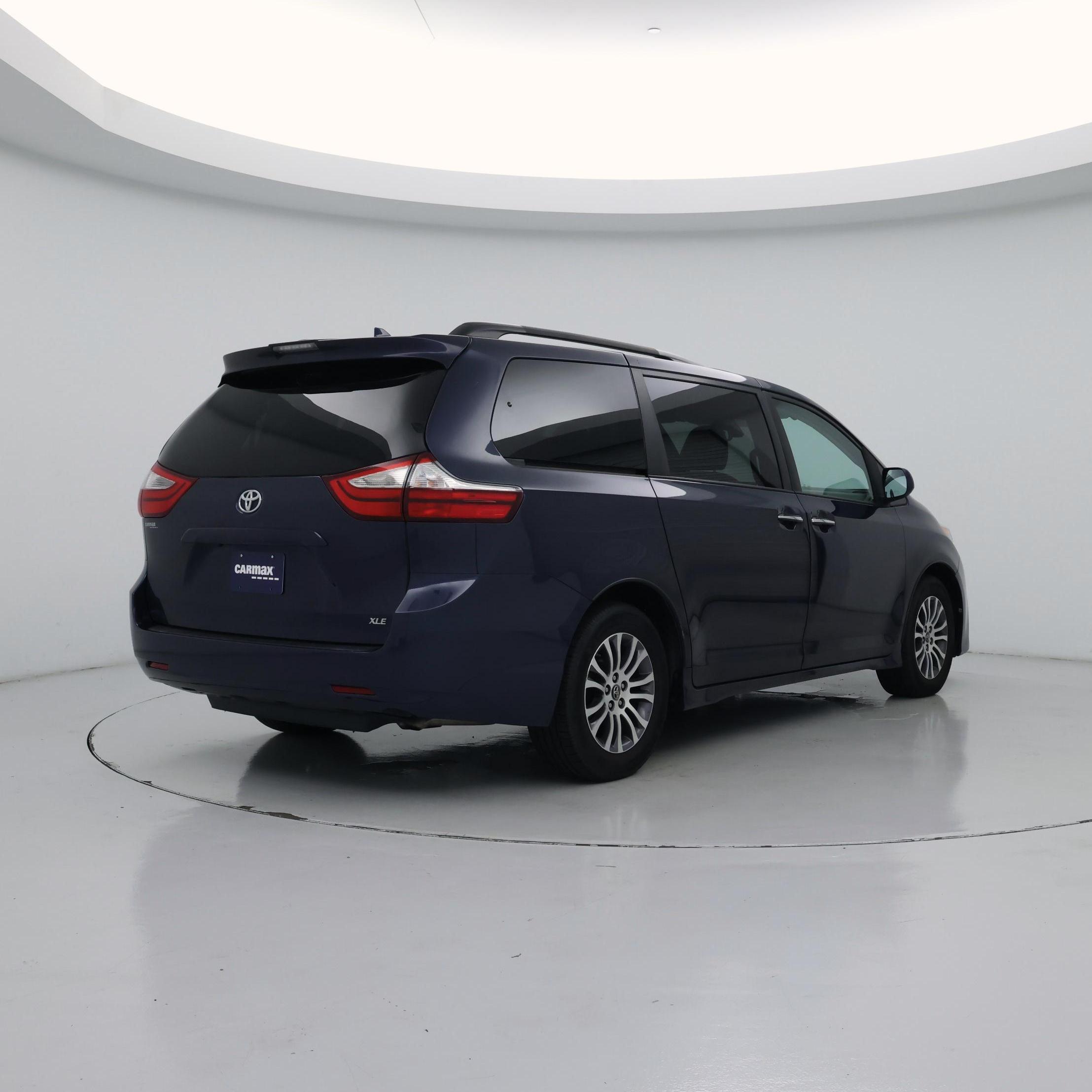 Thumbnail: 2018 Toyota Sienna - 8