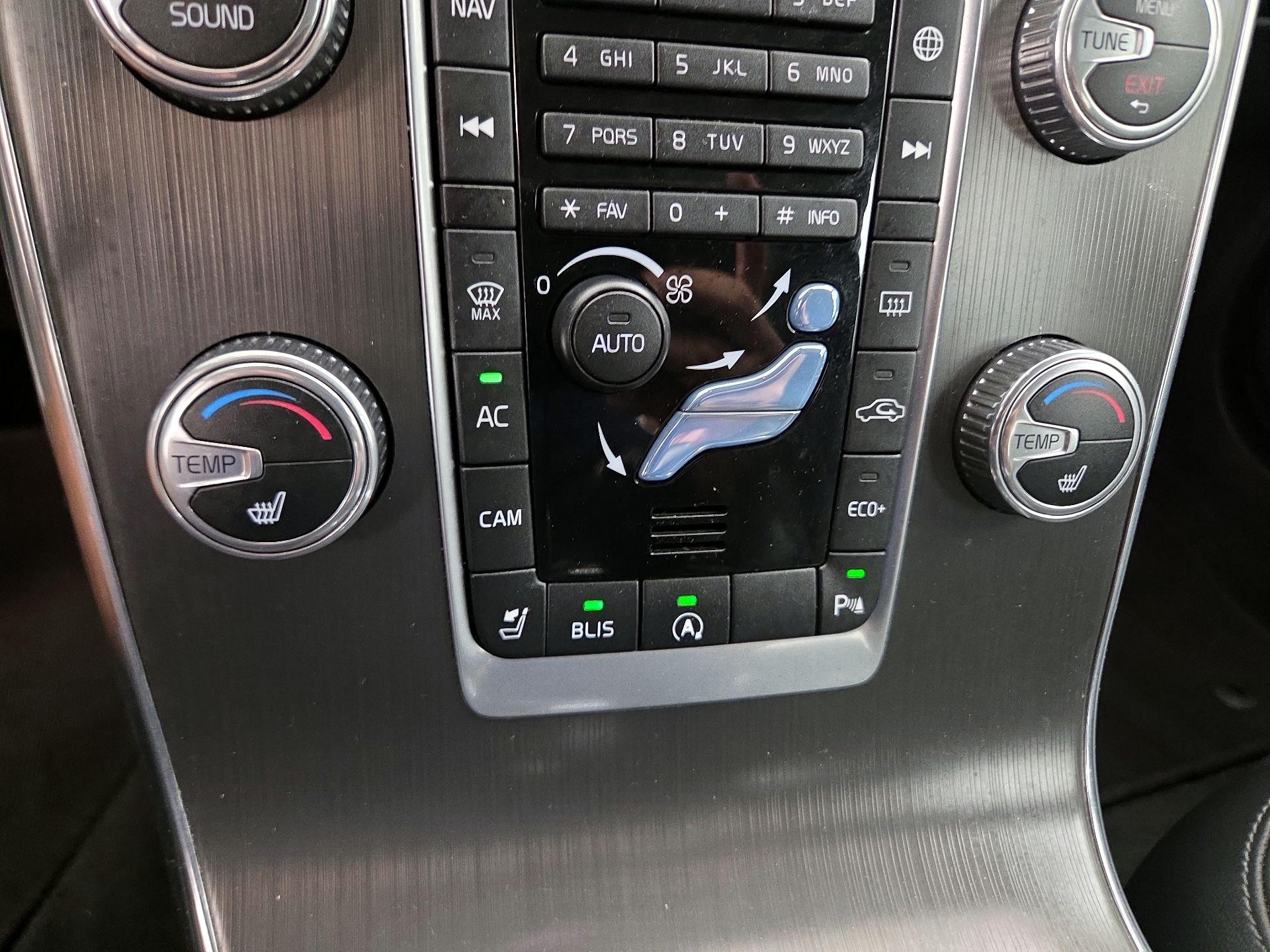 Thumbnail: 2015 Volvo S60 - 17