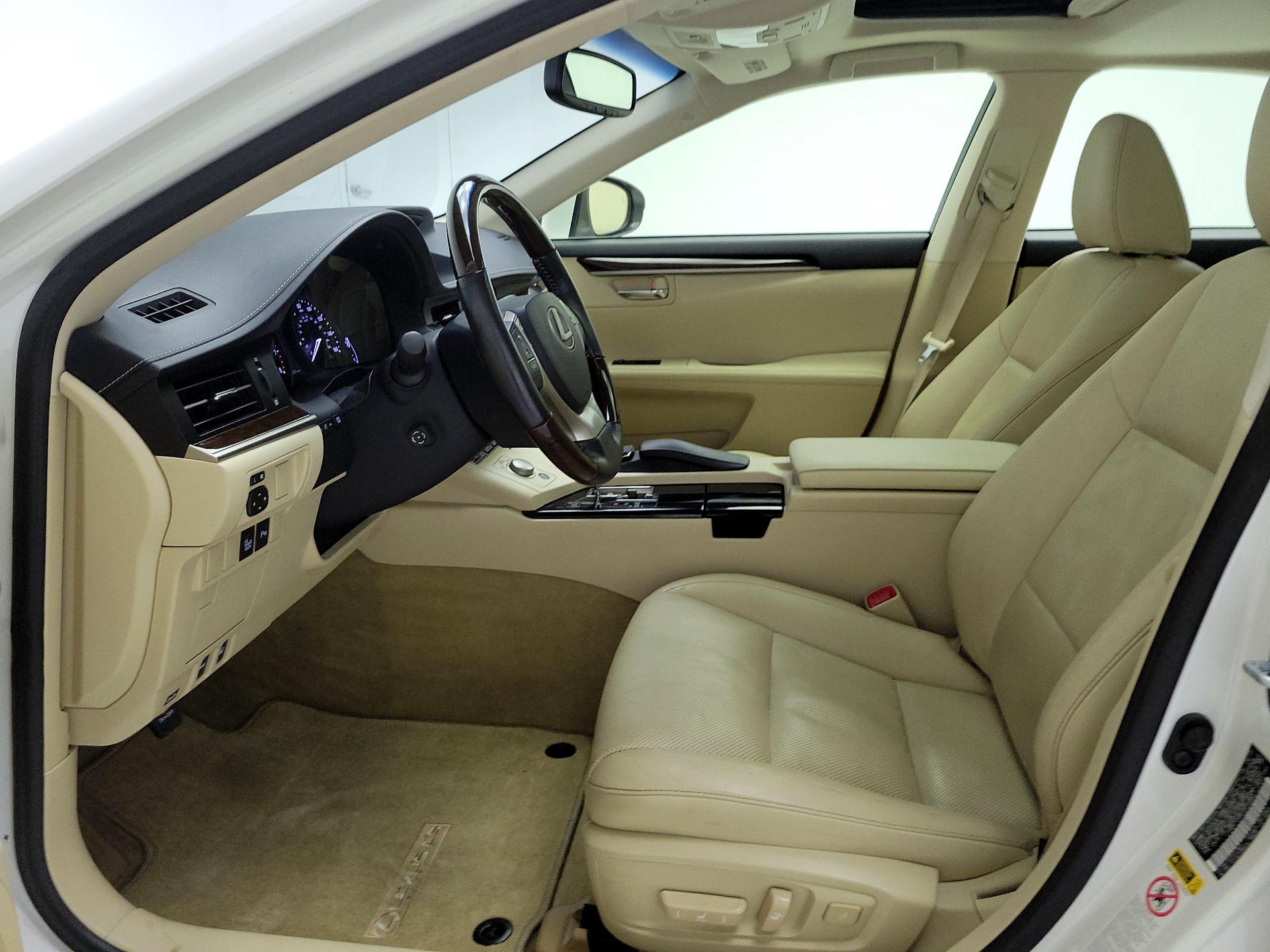 Thumbnail: 2015 Lexus ES - 11