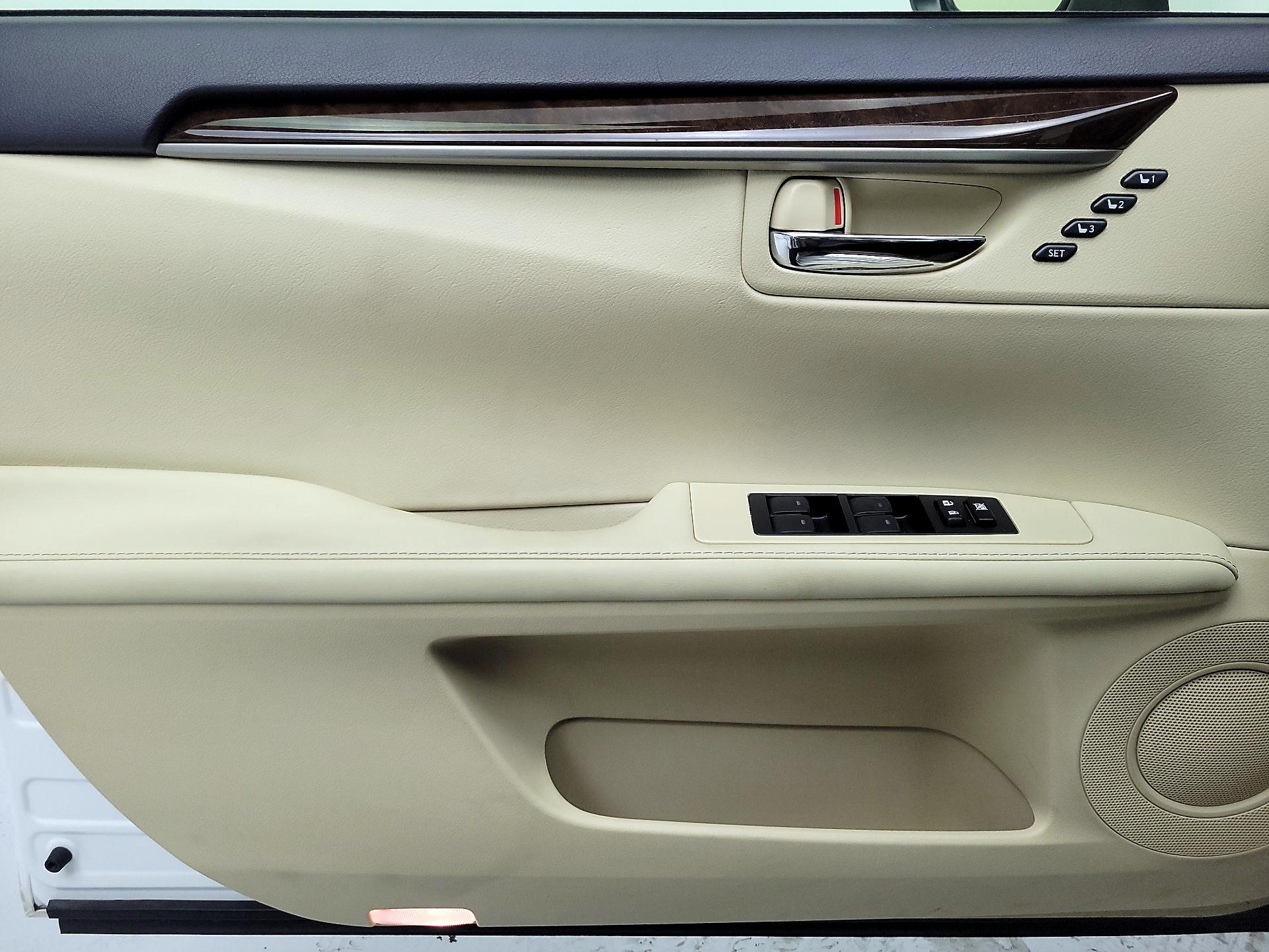 Thumbnail: 2015 Lexus ES - 12