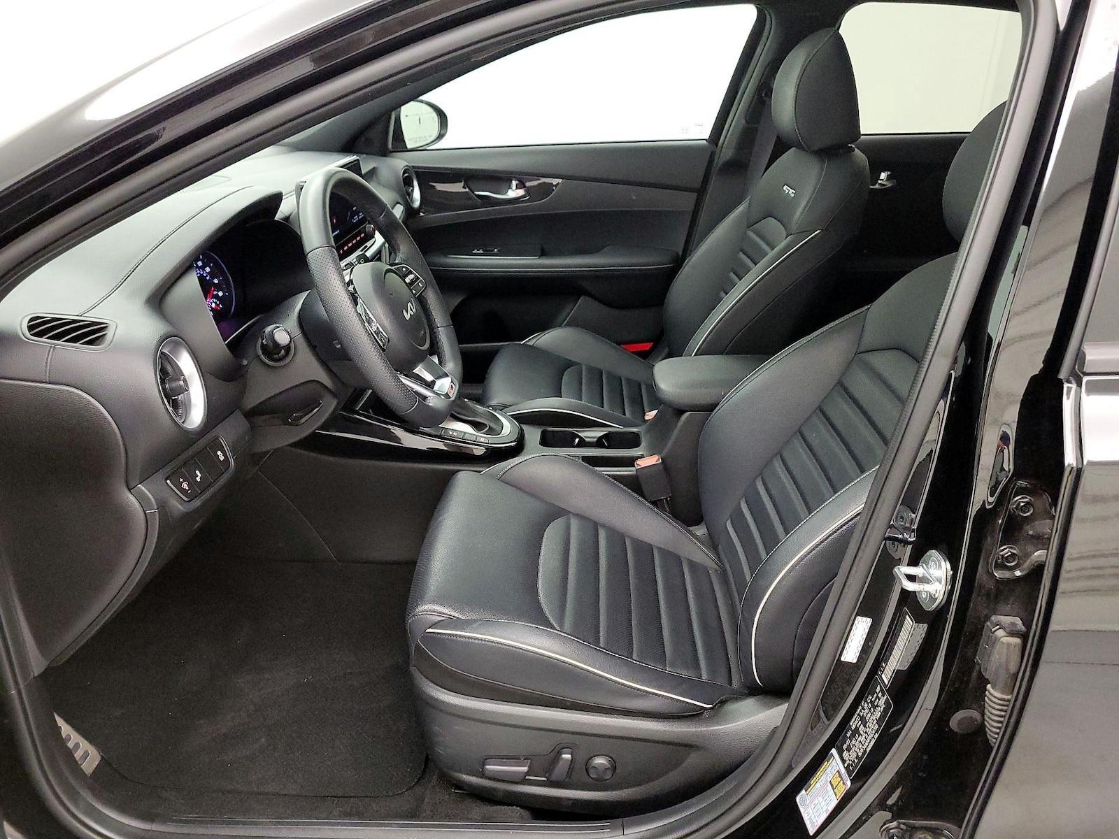 2023 Kia Forte GT-Line - Photo 12