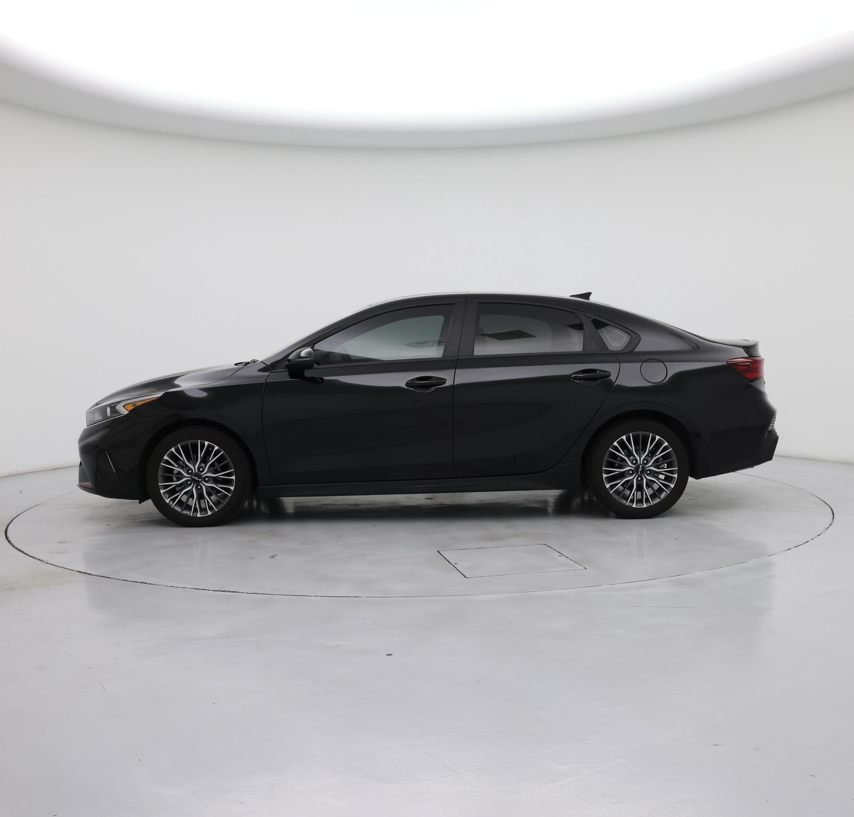 Thumbnail: 2023 Kia Forte - 3