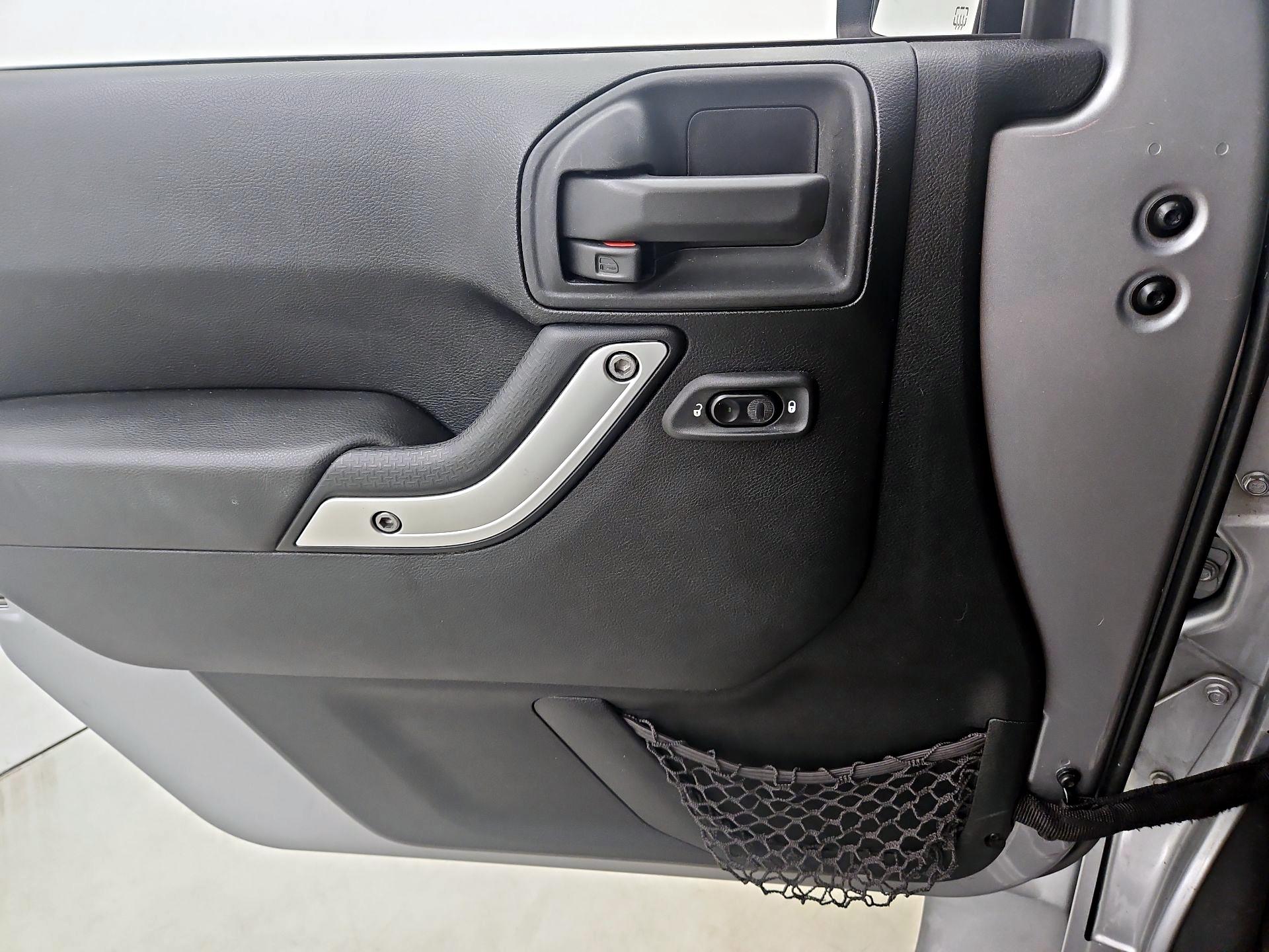 Thumbnail: 2015 Jeep Wrangler - 12