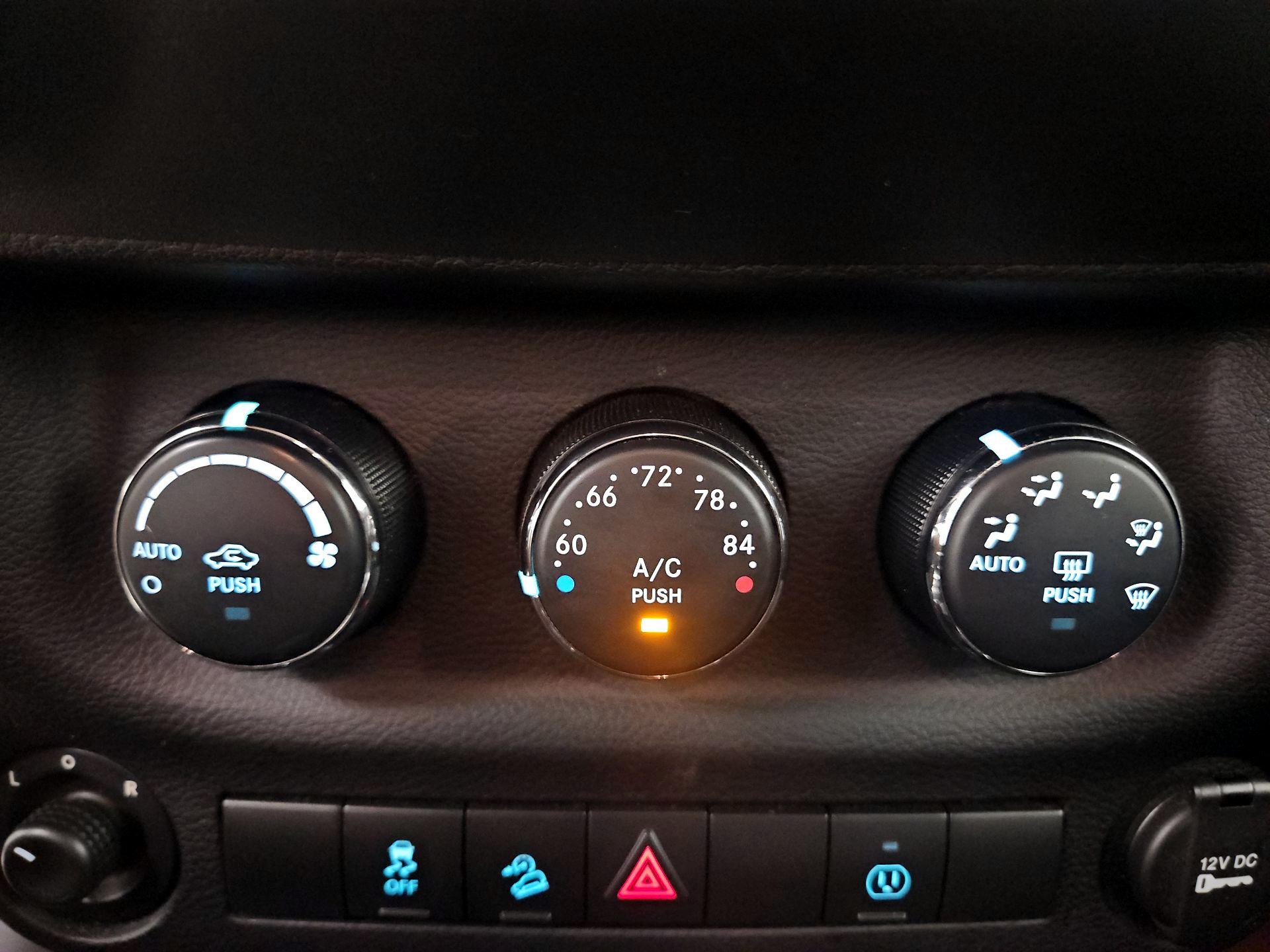 Thumbnail: 2015 Jeep Wrangler - 14