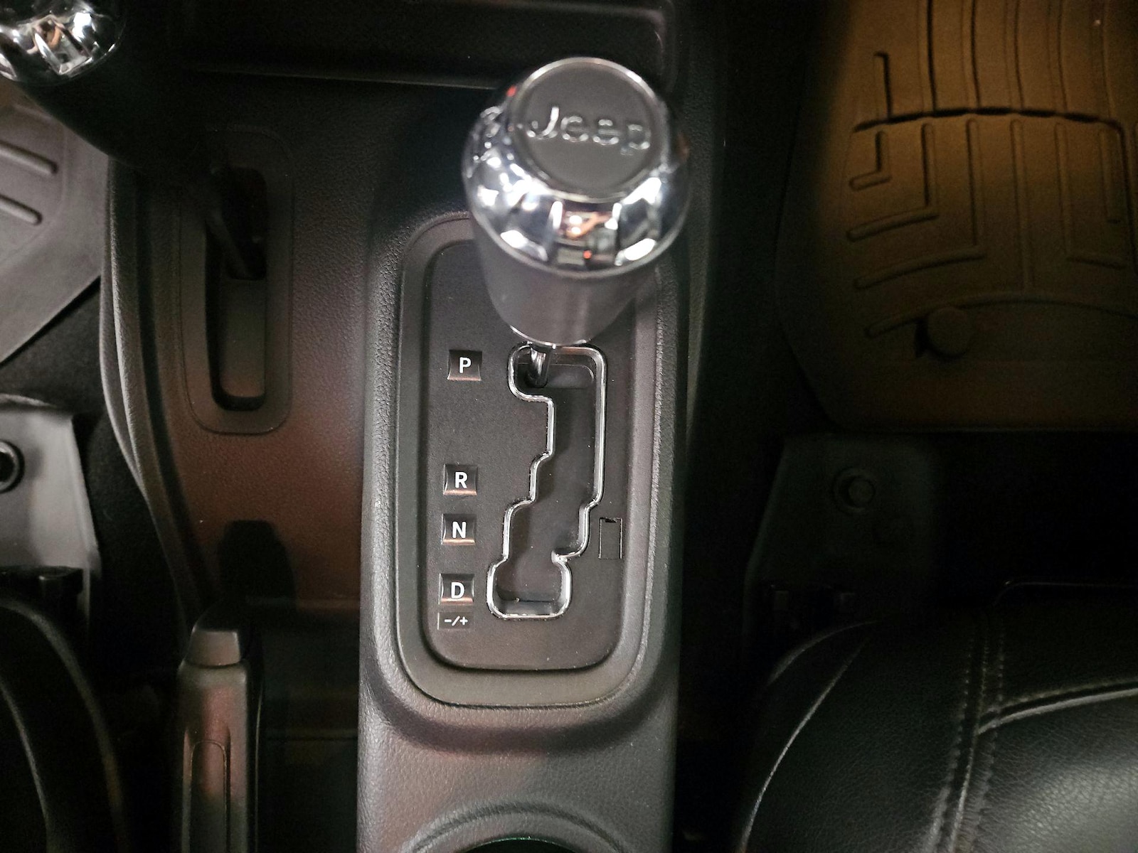 2015 Jeep Wrangler Unlimited Sahara - Photo 16