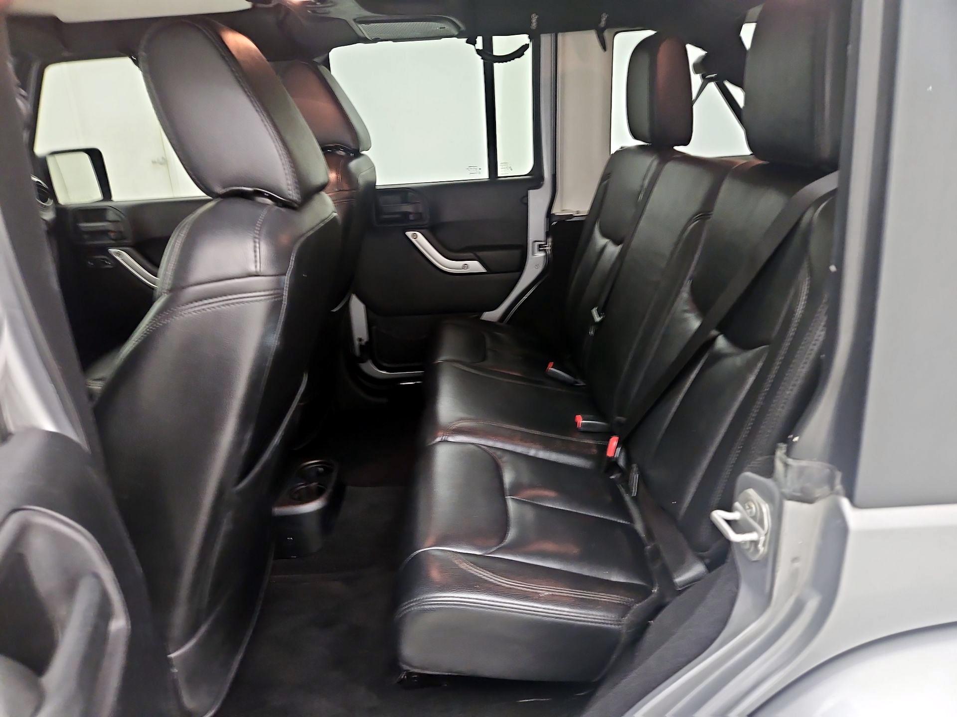 Thumbnail: 2015 Jeep Wrangler - 17