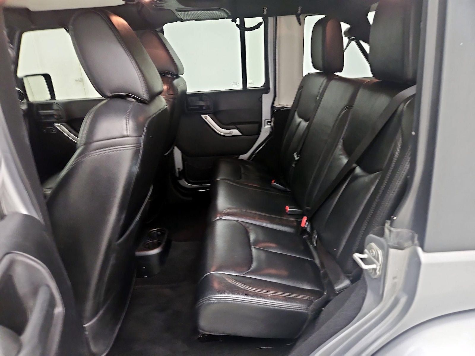 2015 Jeep Wrangler Unlimited Sahara - Photo 18
