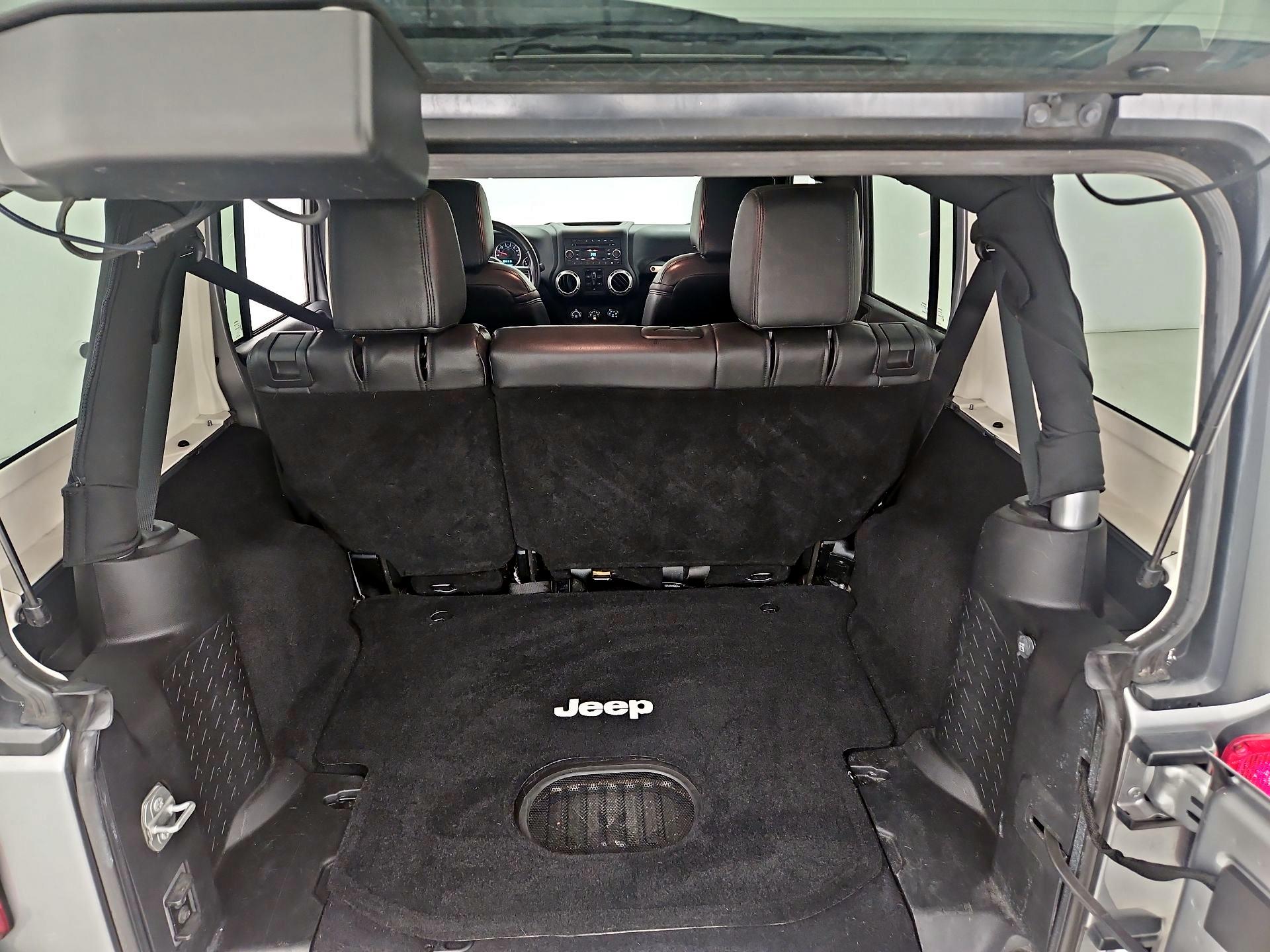 Thumbnail: 2015 Jeep Wrangler - 18
