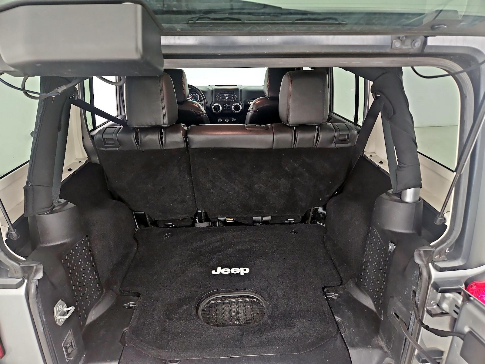 2015 Jeep Wrangler Unlimited Sahara - Photo 19