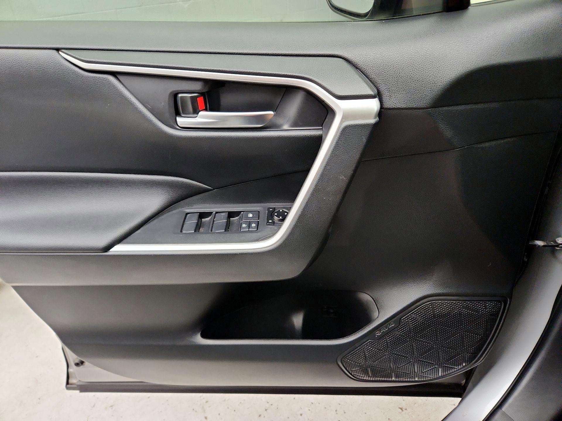 Thumbnail: 2019 Toyota RAV4 - 12