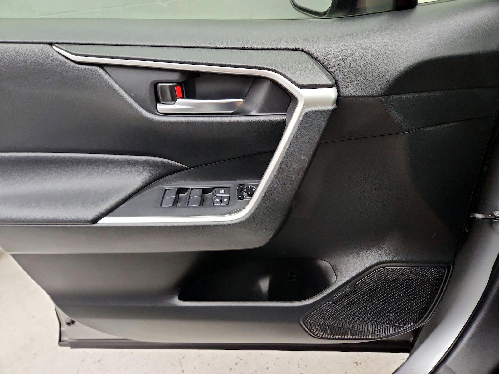 2019 Toyota RAV4 XLE - Photo 13