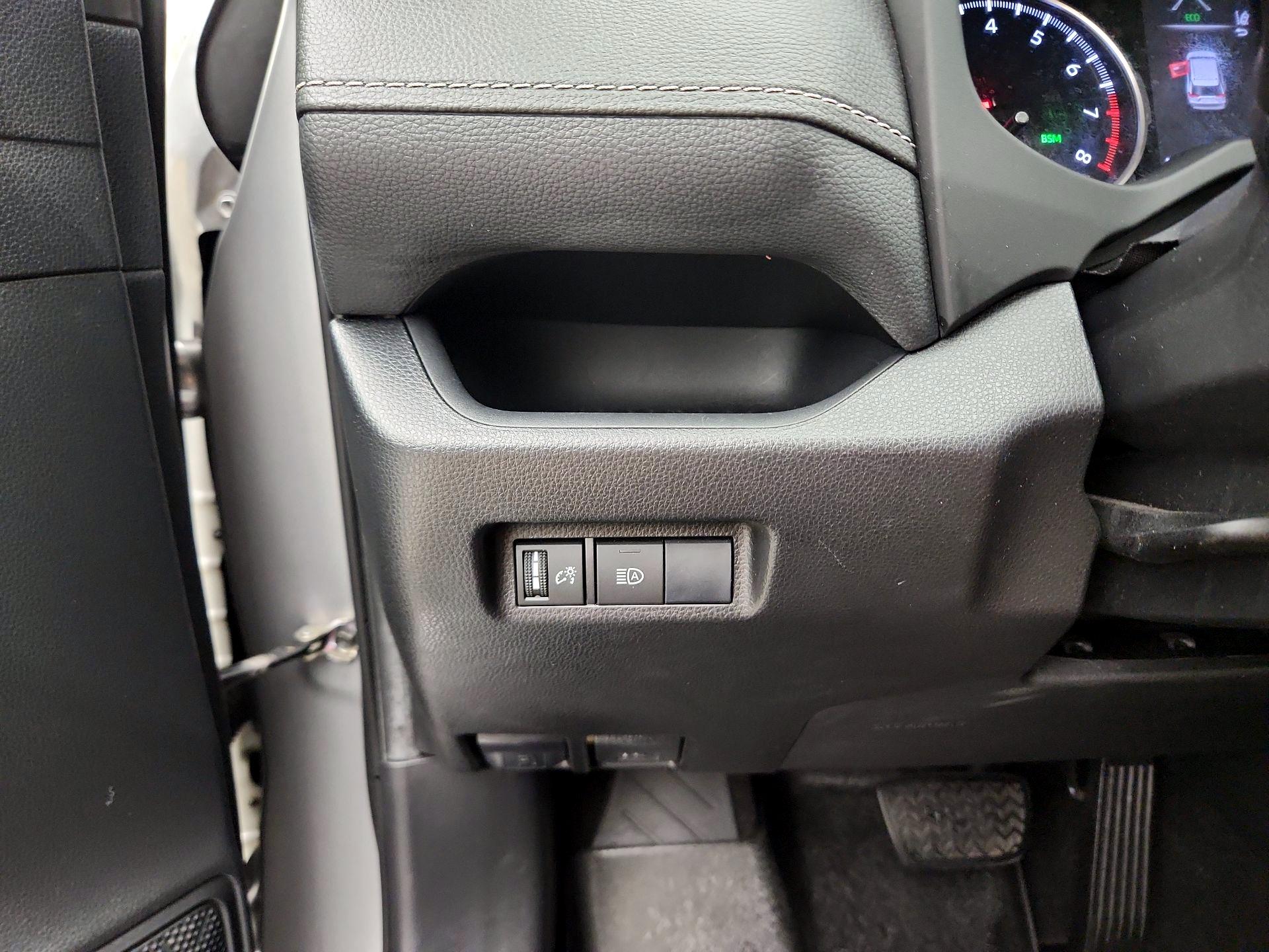 Thumbnail: 2019 Toyota RAV4 - 13