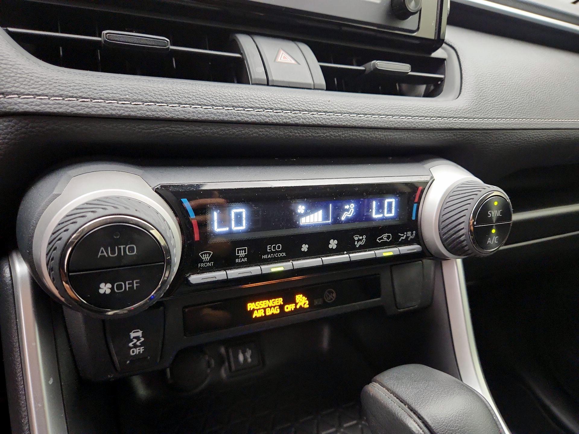 Thumbnail: 2019 Toyota RAV4 - 16