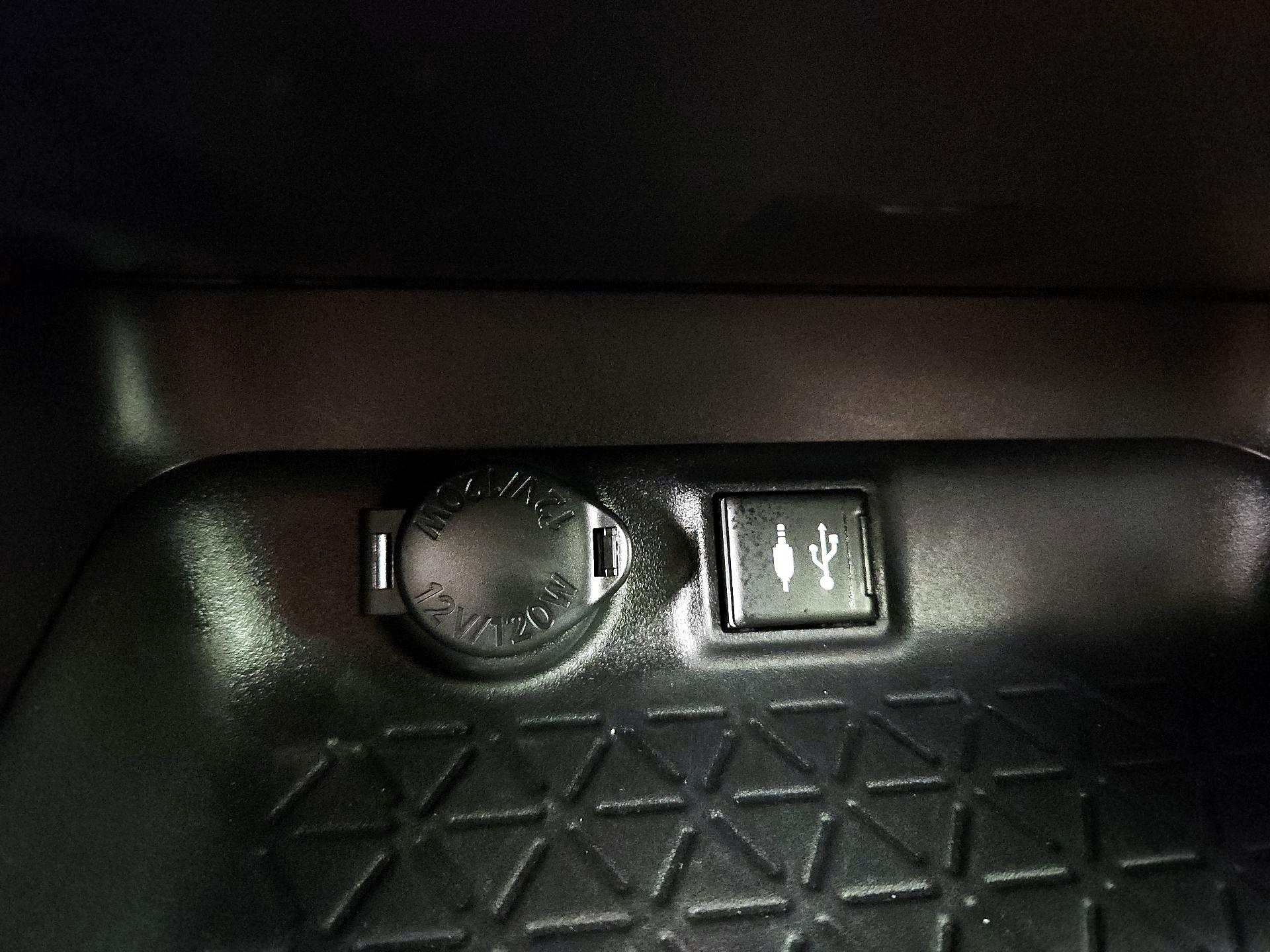 Thumbnail: 2019 Toyota RAV4 - 18