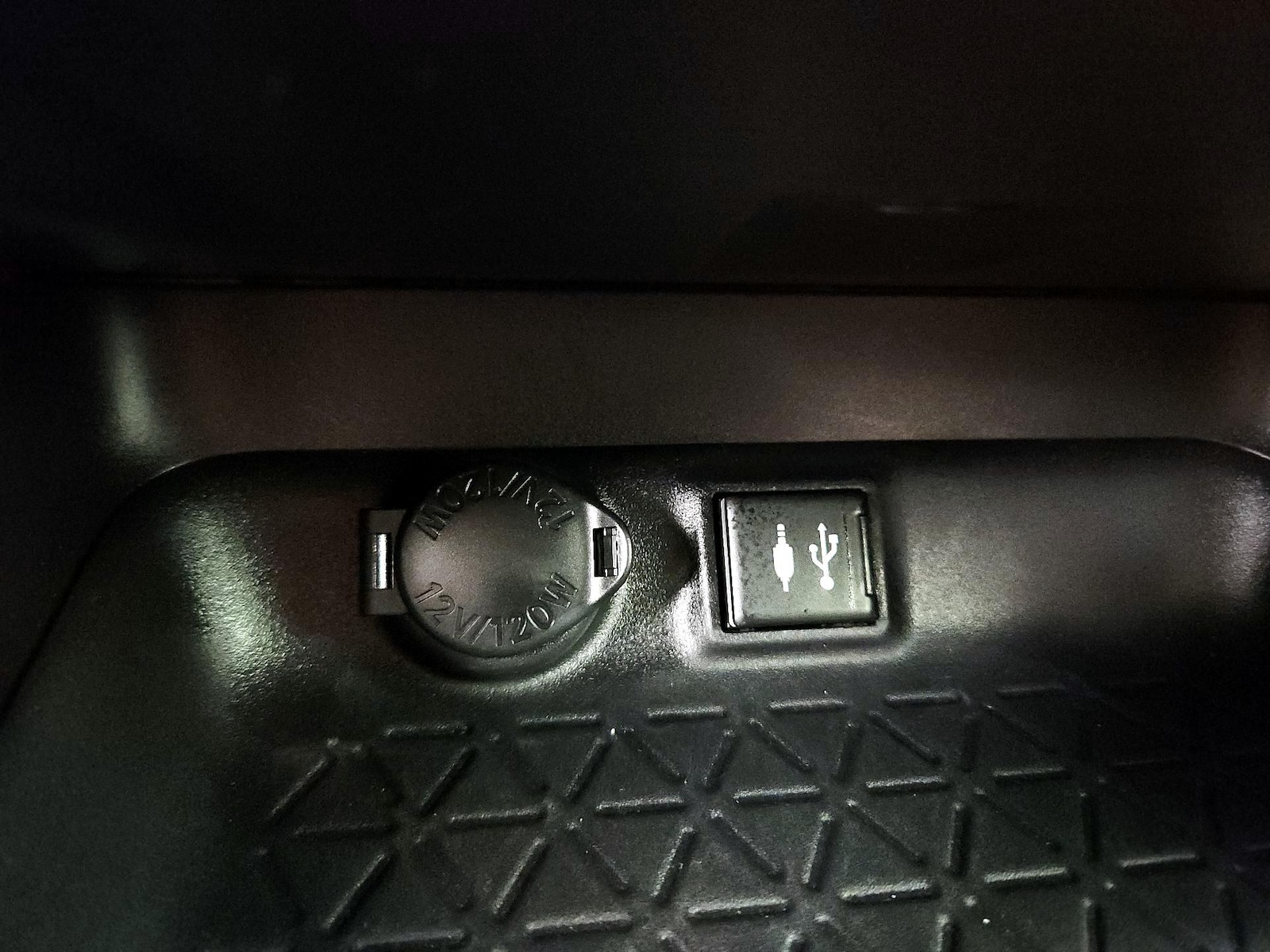 2019 Toyota RAV4 XLE - Photo 19