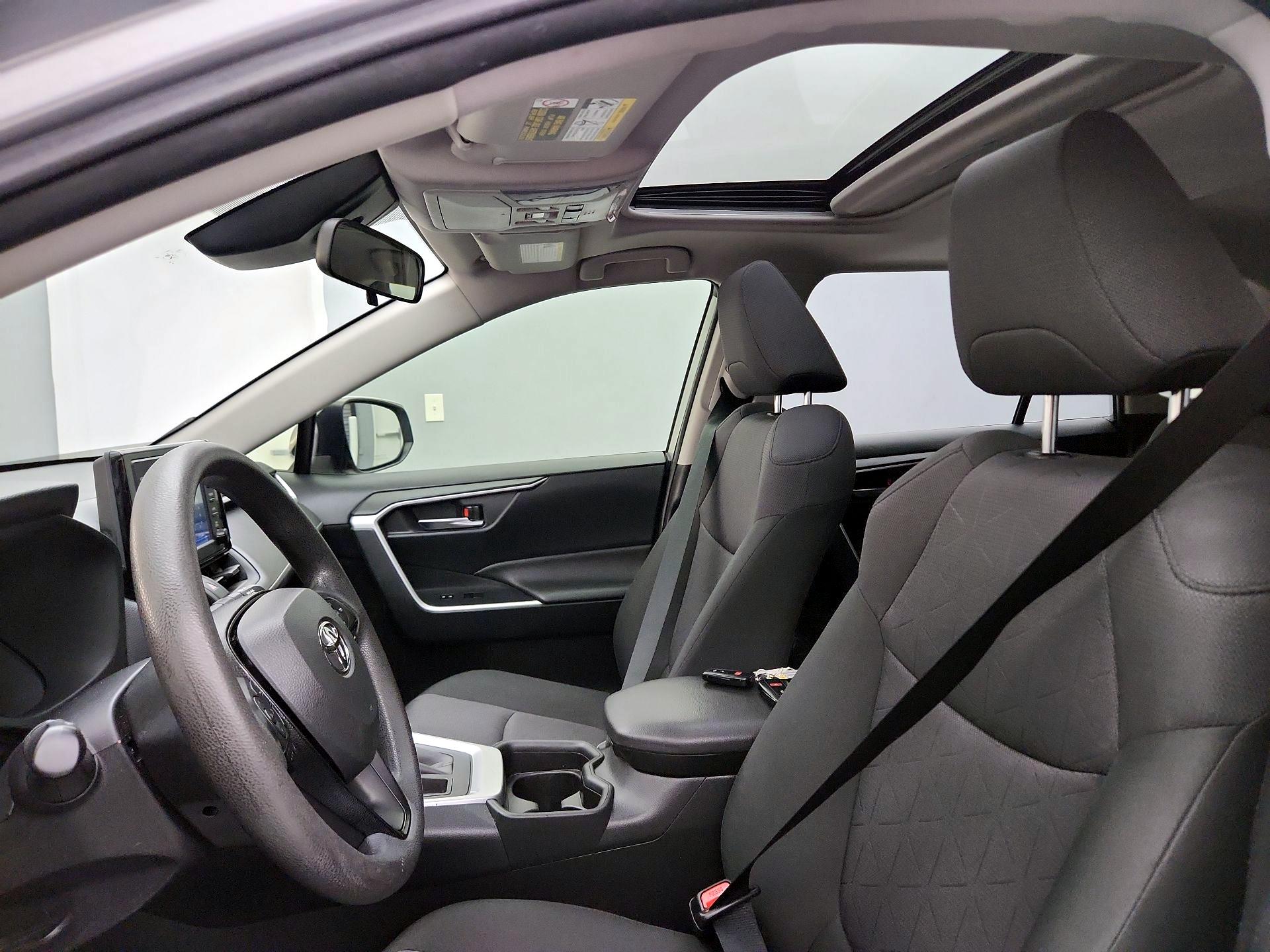 Thumbnail: 2019 Toyota RAV4 - 19