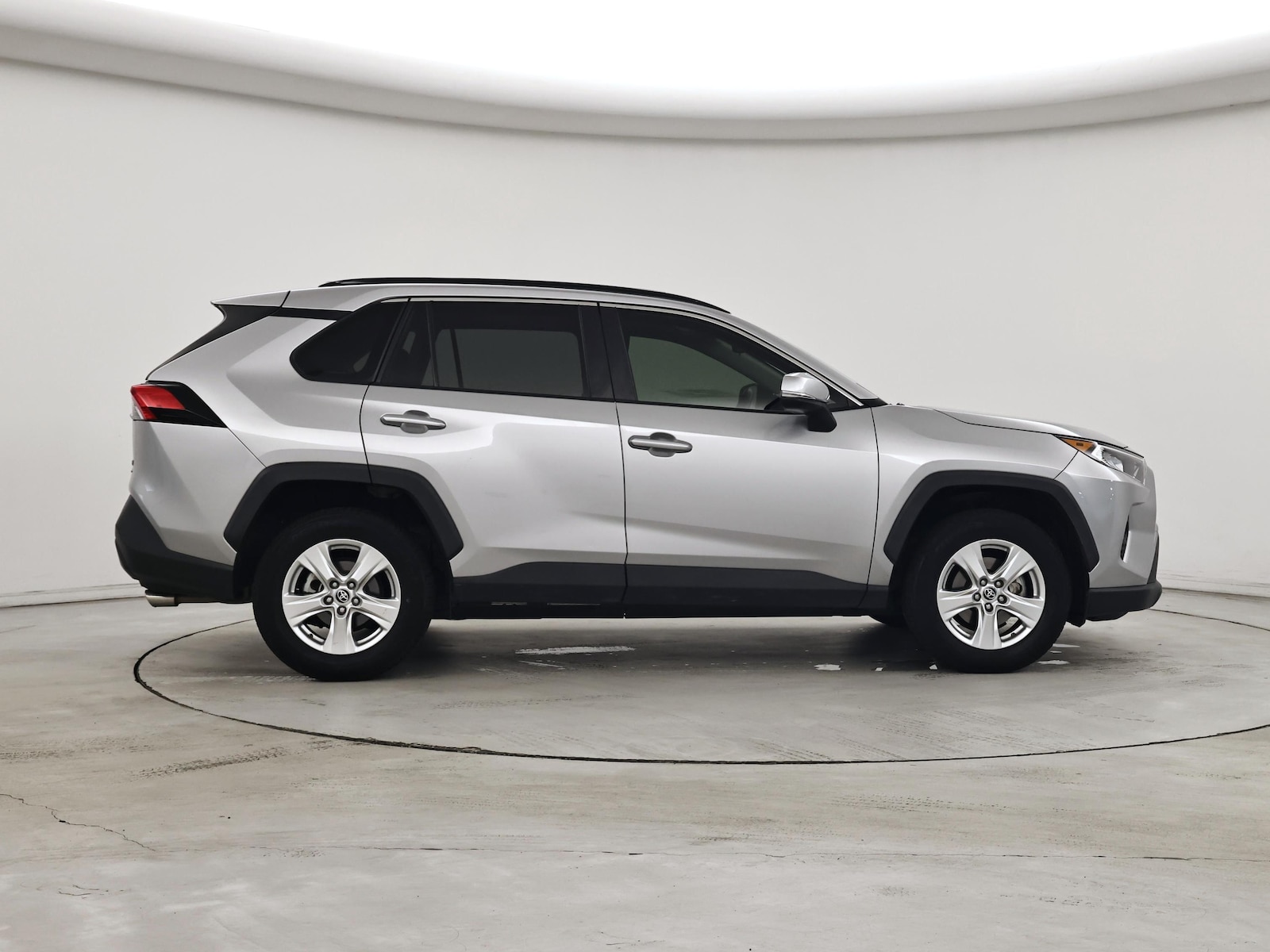 2019 Toyota RAV4 XLE - Photo 8