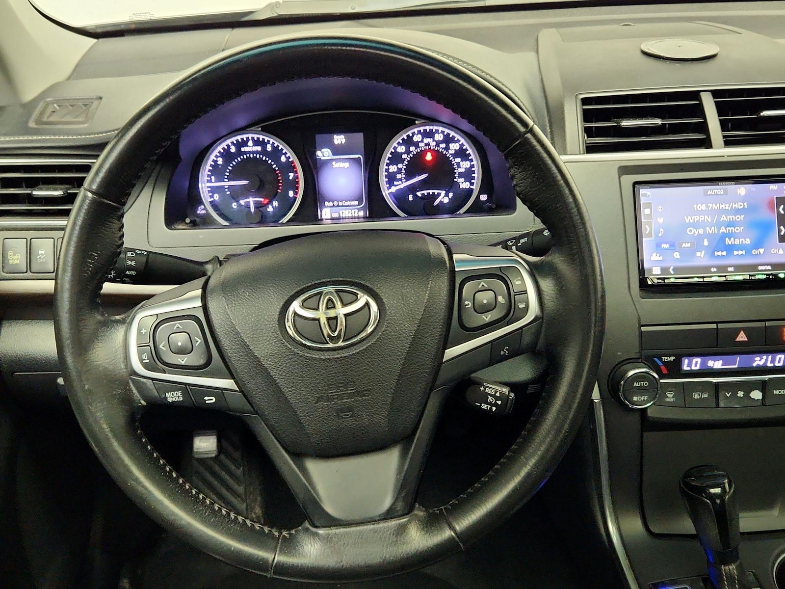 2017 Toyota Camry XLE - Photo 11