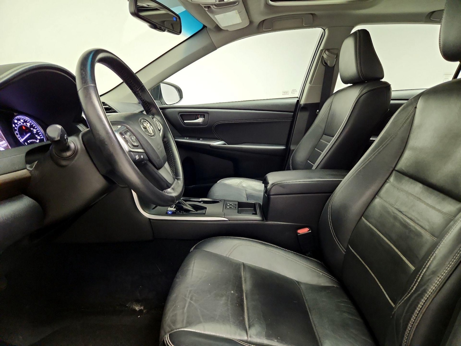 2017 Toyota Camry XLE - Photo 12